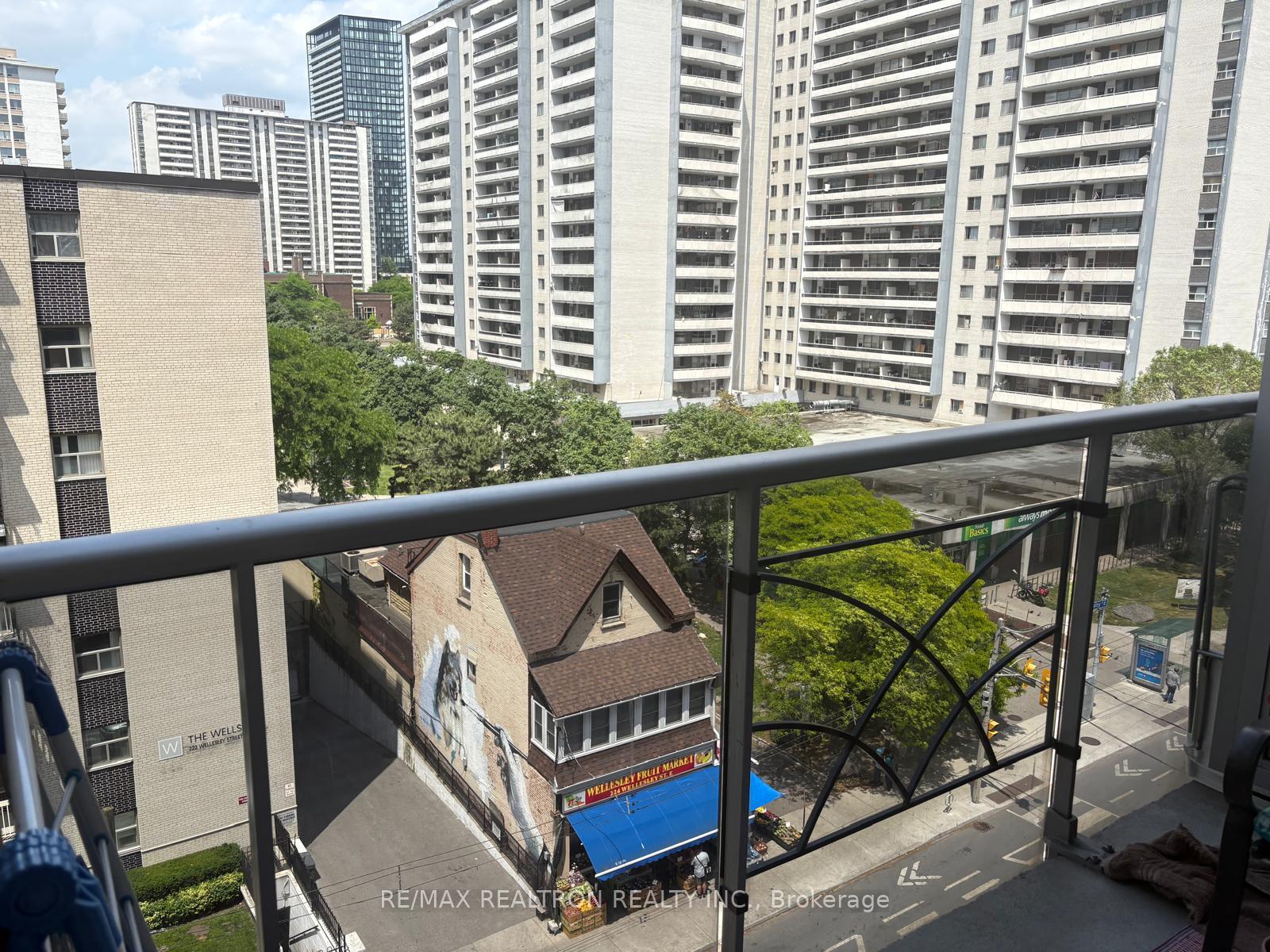 2 Bedrooms Condo at 225 Wellesley, Toronto For sale