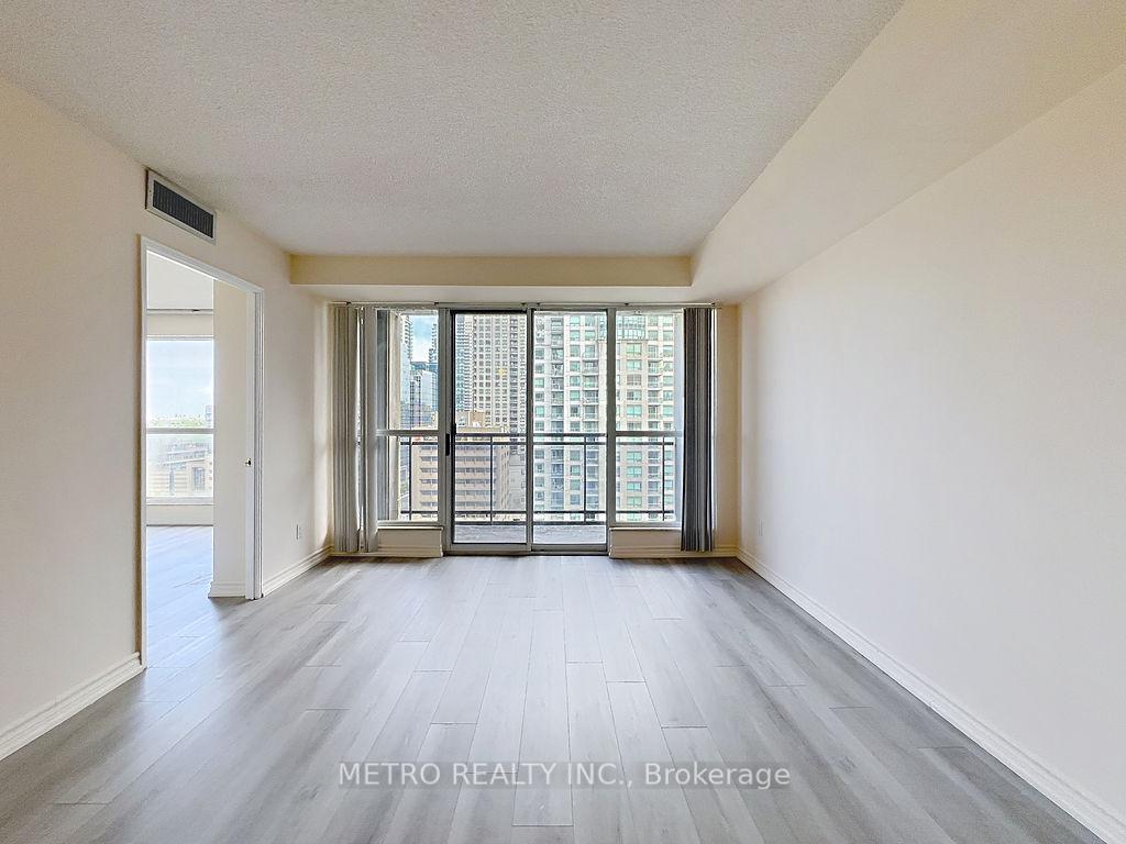 3 Bedrooms Condo at 18 Hollywood, Toronto For sale