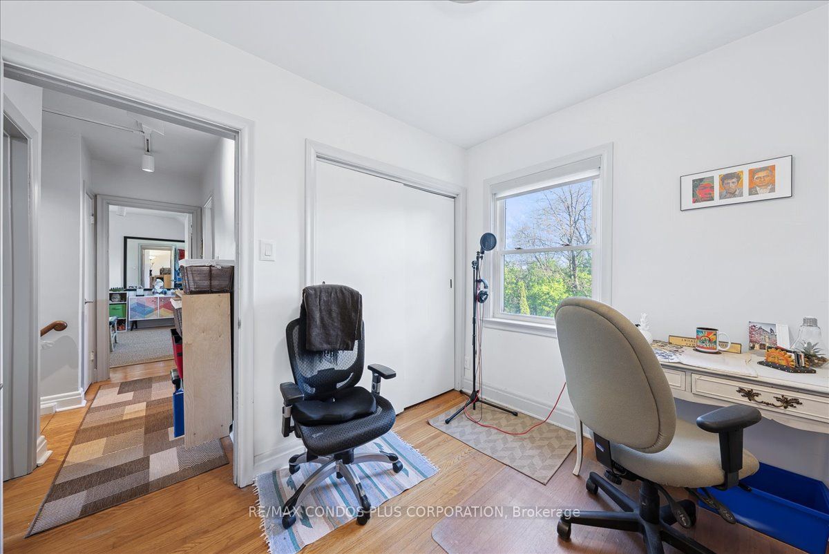 11 Ridgemoor Avenue