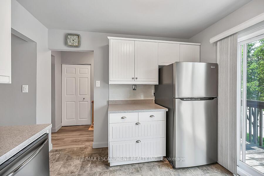 3 Bedrooms Condo at 1115 Paramount, Hamilton For sale