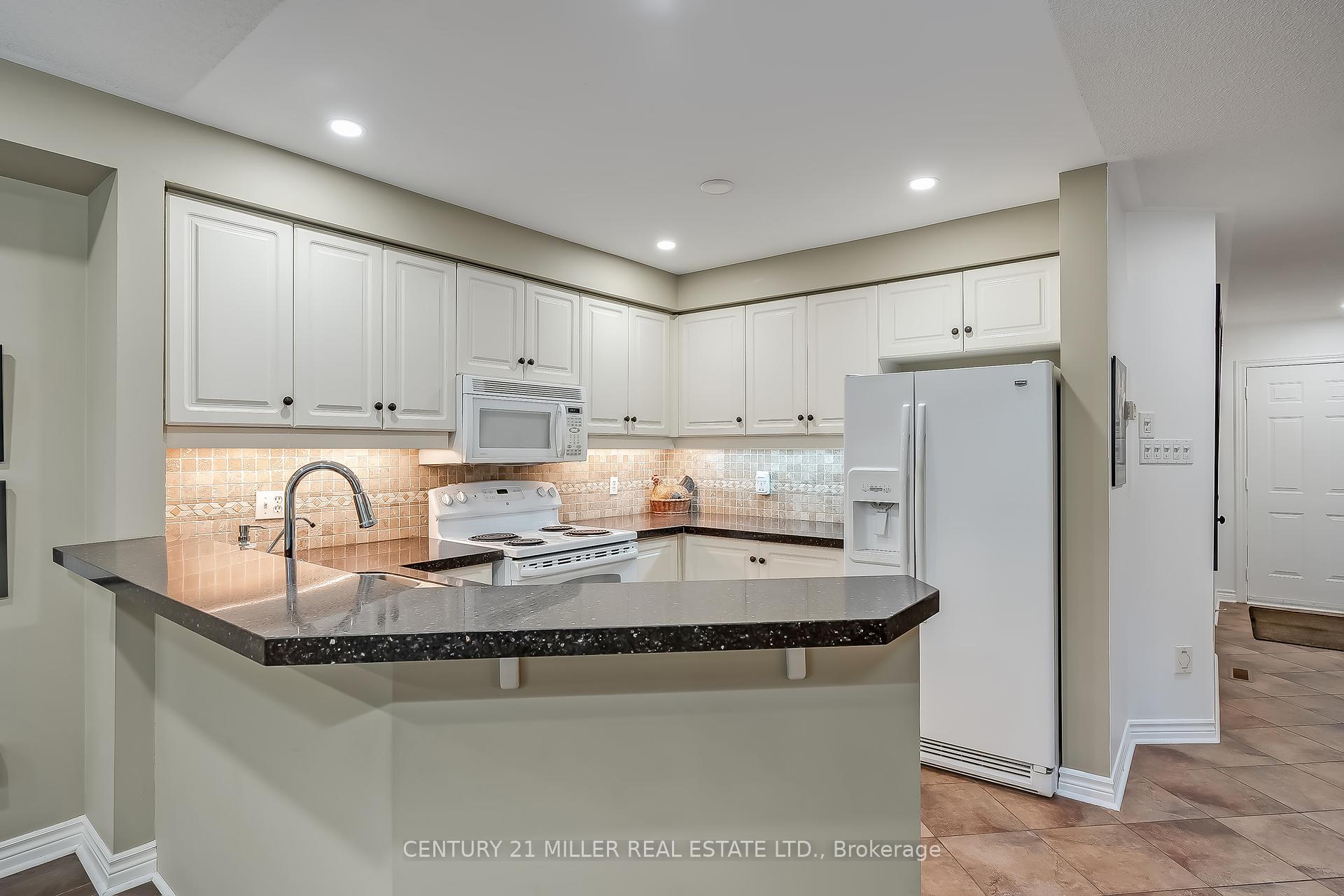 3 Bedrooms Condo at 1240 Westview, Oakville For sale