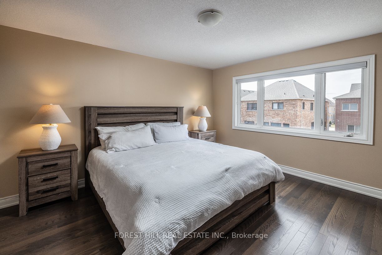 6 Silver Charm Drive, East Gwillimbury, ON L9N 0S5