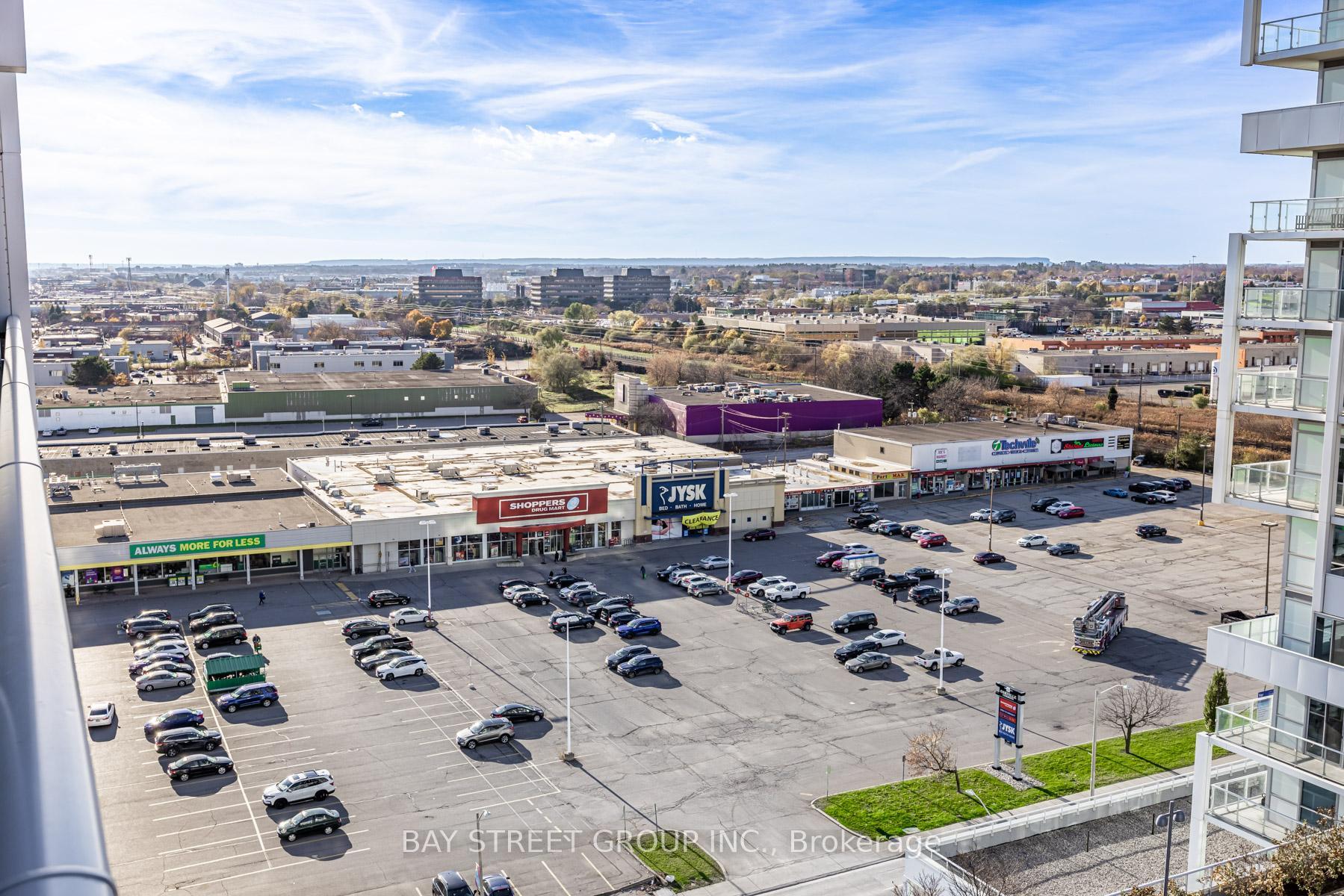 2 Bedrooms Condo at 55 Speers, Oakville For sale