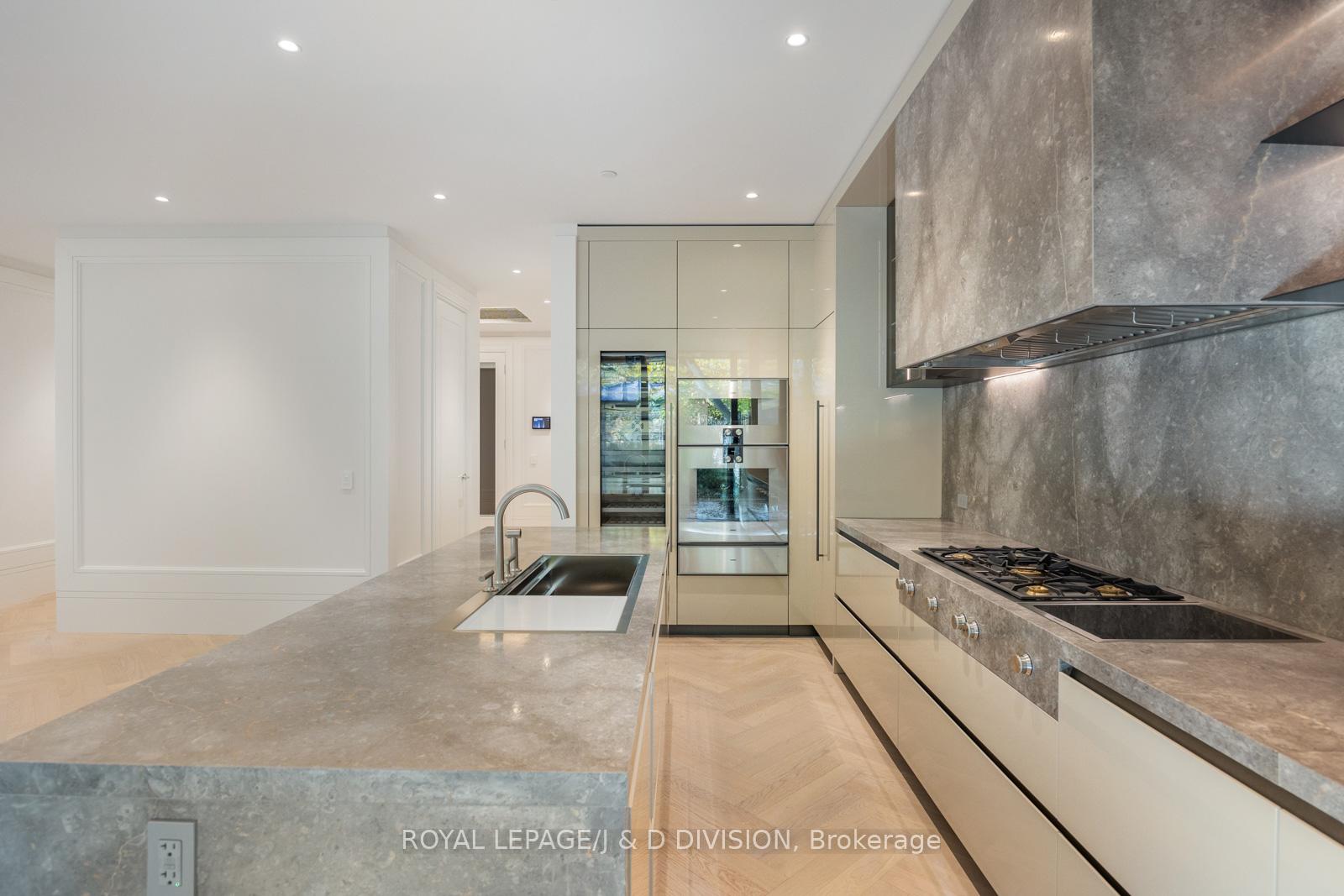 2 Bedrooms Condo at 7 Dale,  Toronto For sale