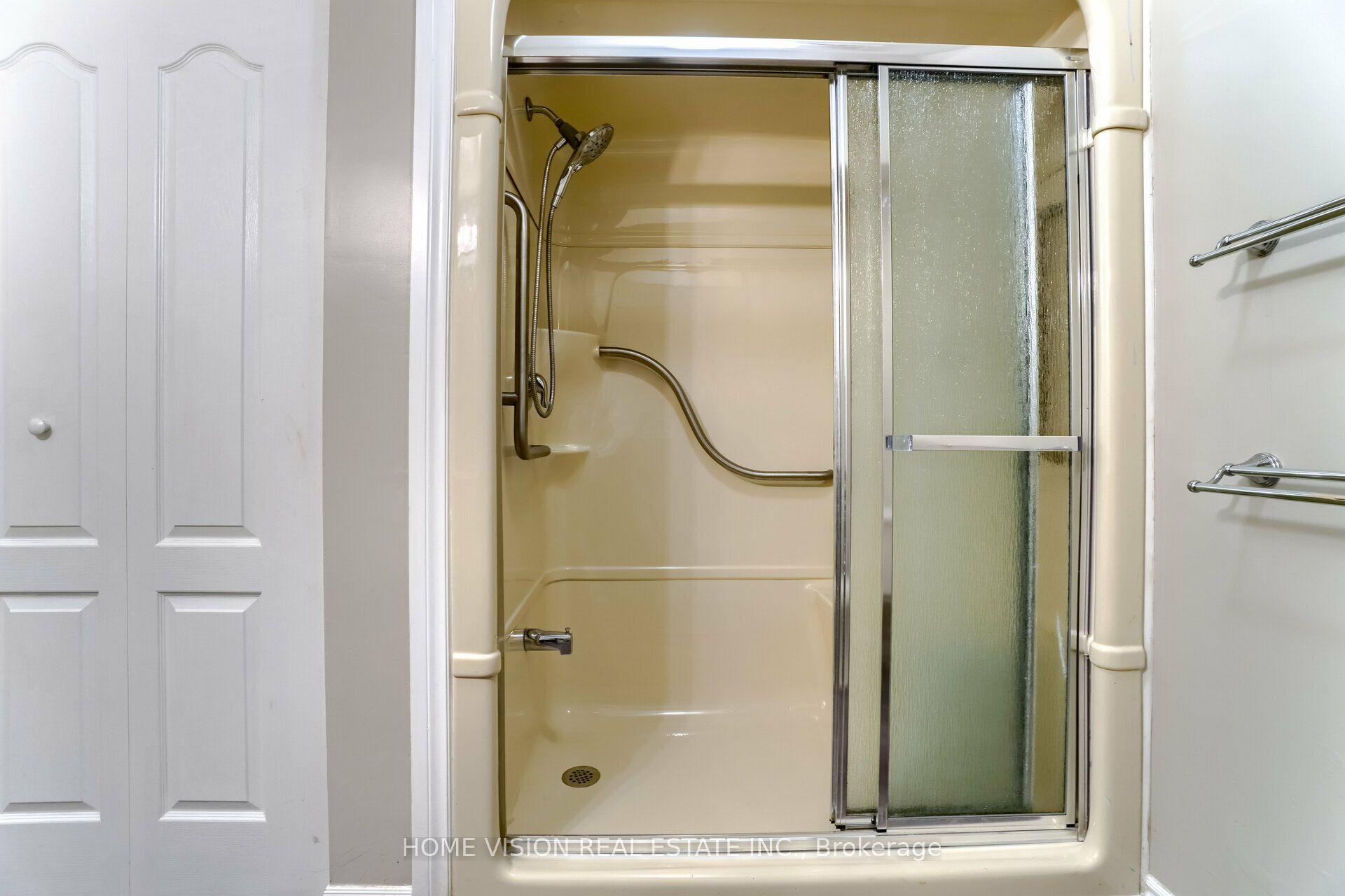 1433 Springwater Crescent E, #Lower Unit