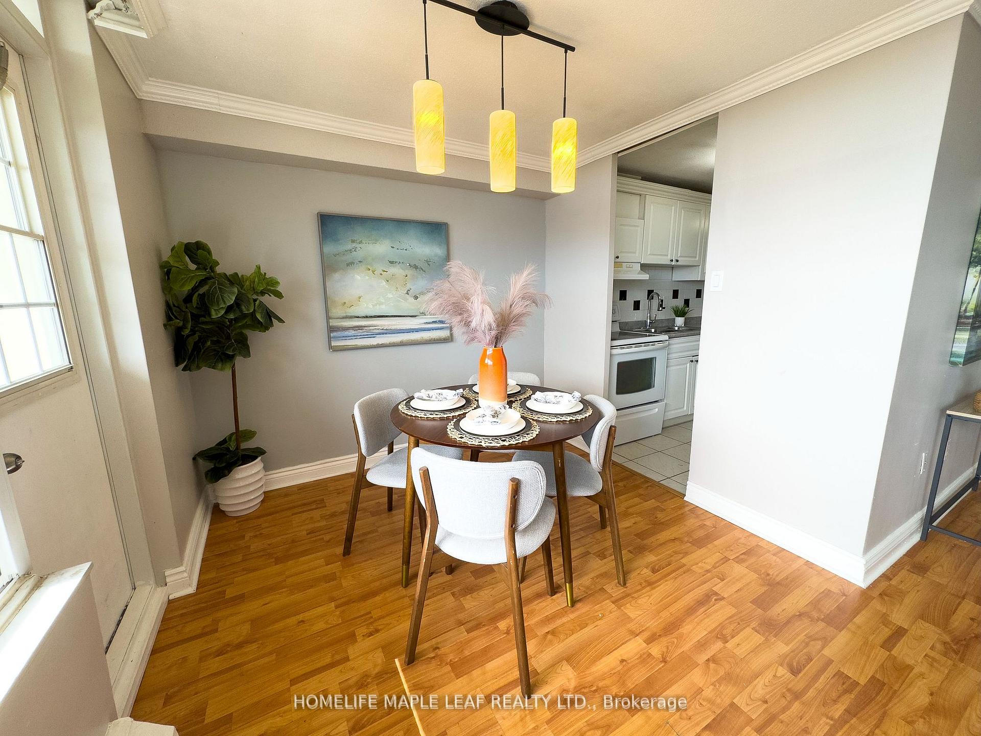 3 Bedrooms Condo at 3120 Kirwin, Mississauga For sale
