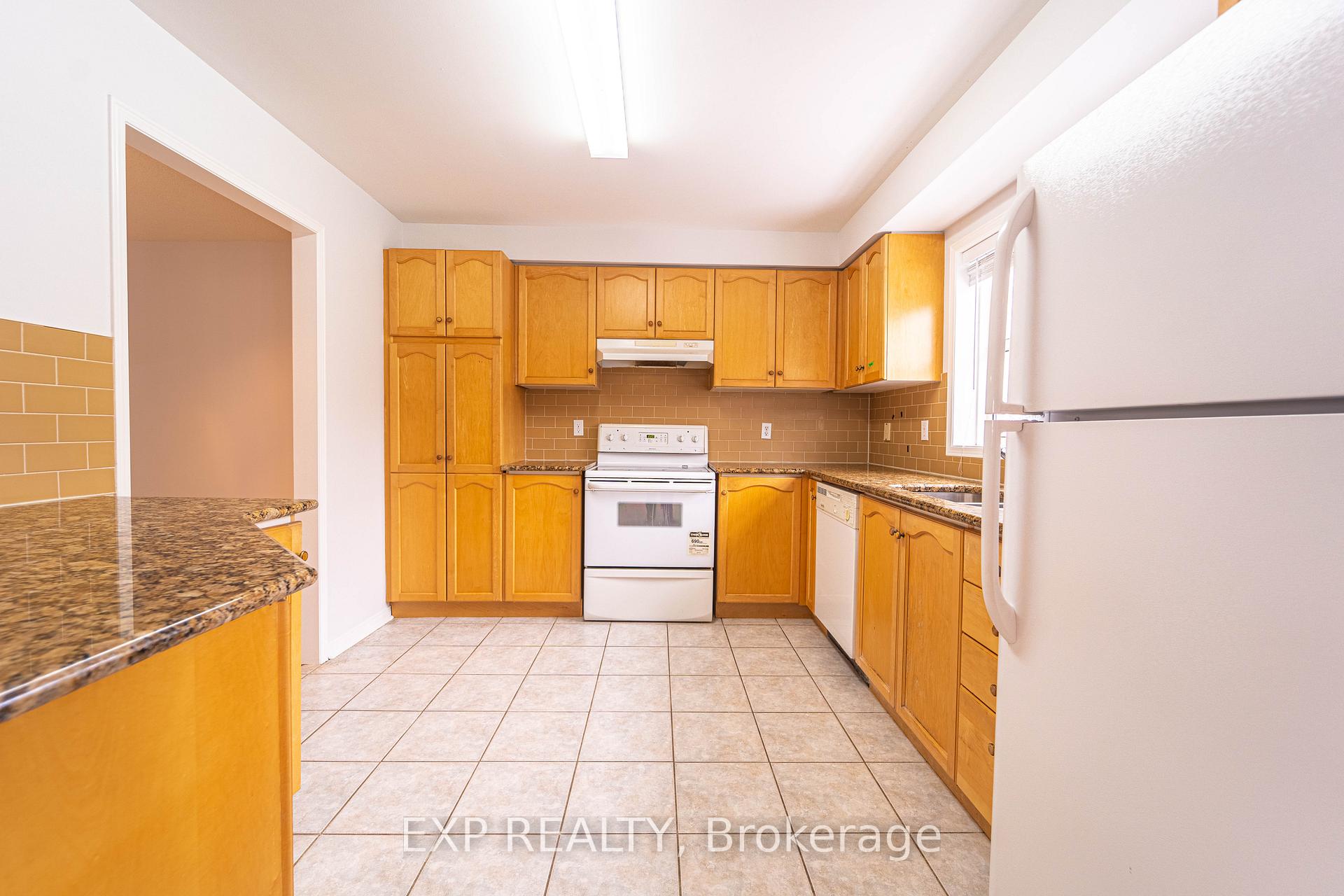 4 Bedrooms Condo at 199 Hillcrest, Mississauga For sale