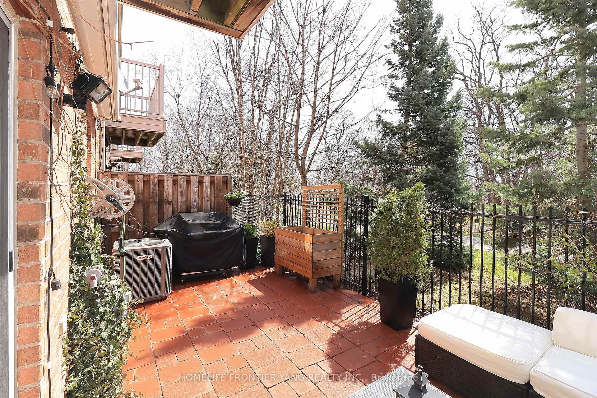 3 Bedrooms Condo at 581 Scarlett, Toronto For sale