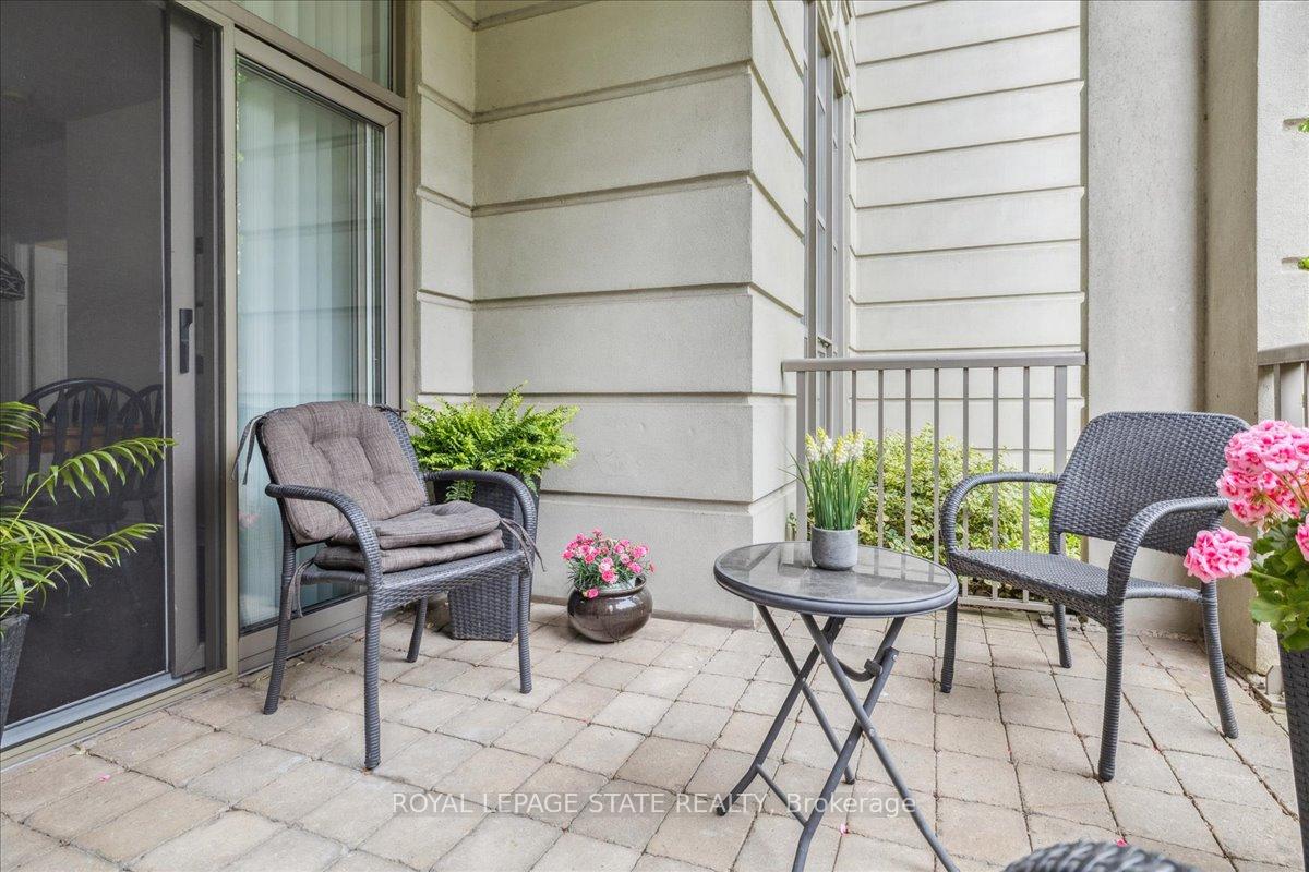 2 Bedrooms Condo at 442 Maple, Burlington For sale