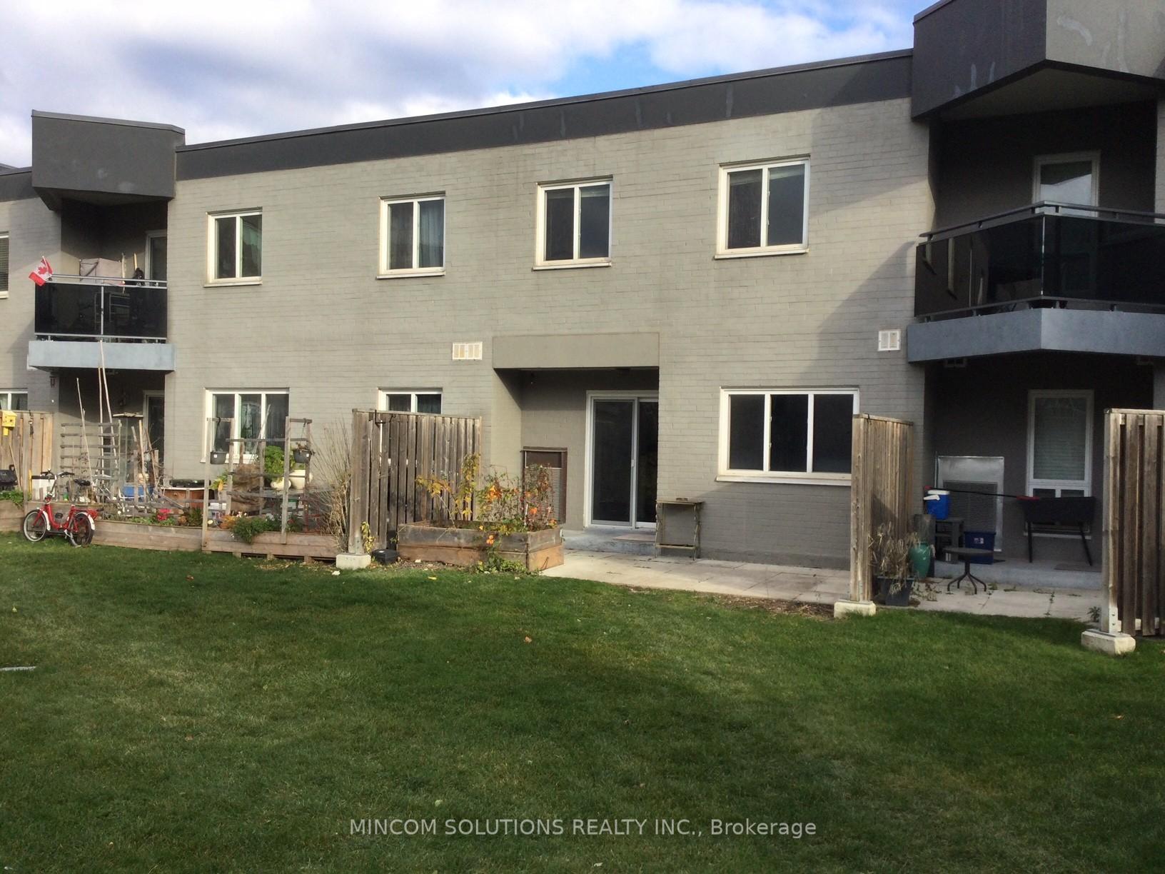 2 Bedrooms Condo at 2001 Bonnymede,  Mississauga For sale