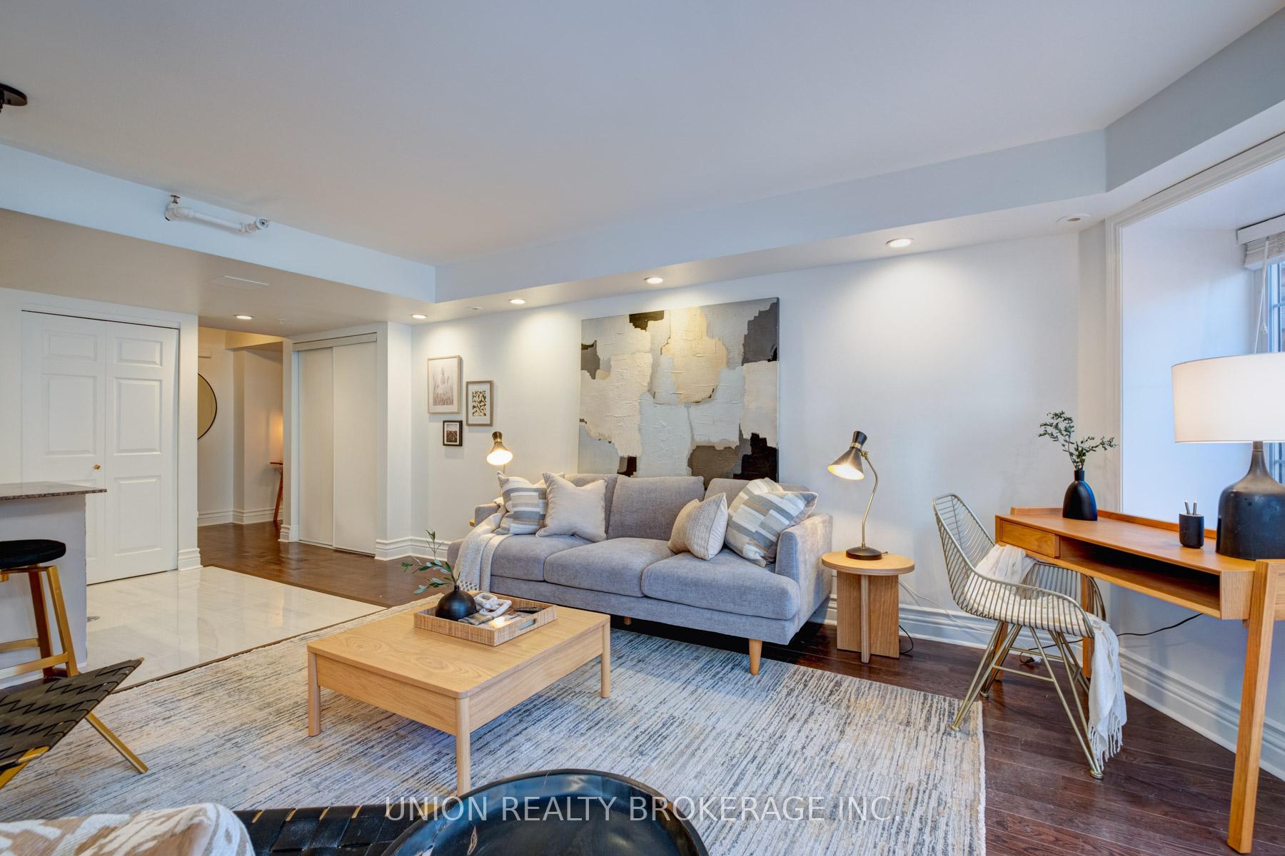 1 Bedroom Condo at 539 Jarvis,  Toronto For sale