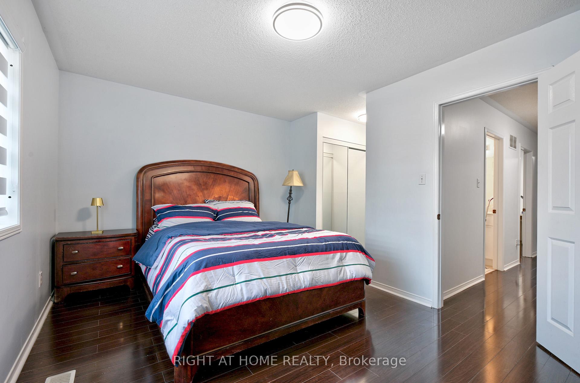 3 Bedrooms Condo at 4600 Kimbermount, Mississauga For sale