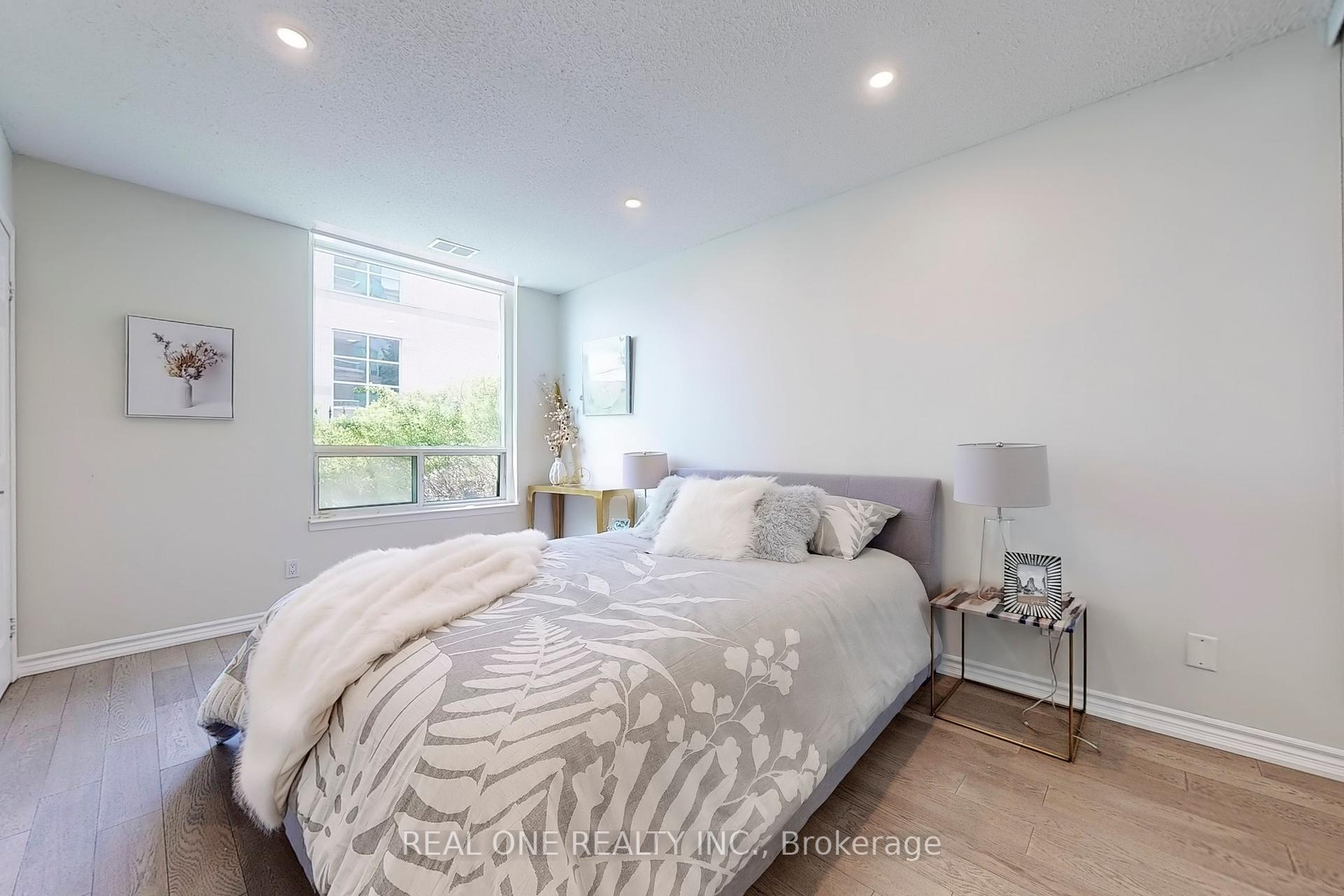 2 Bedrooms Condo at 8 Covington, Toronto For sale