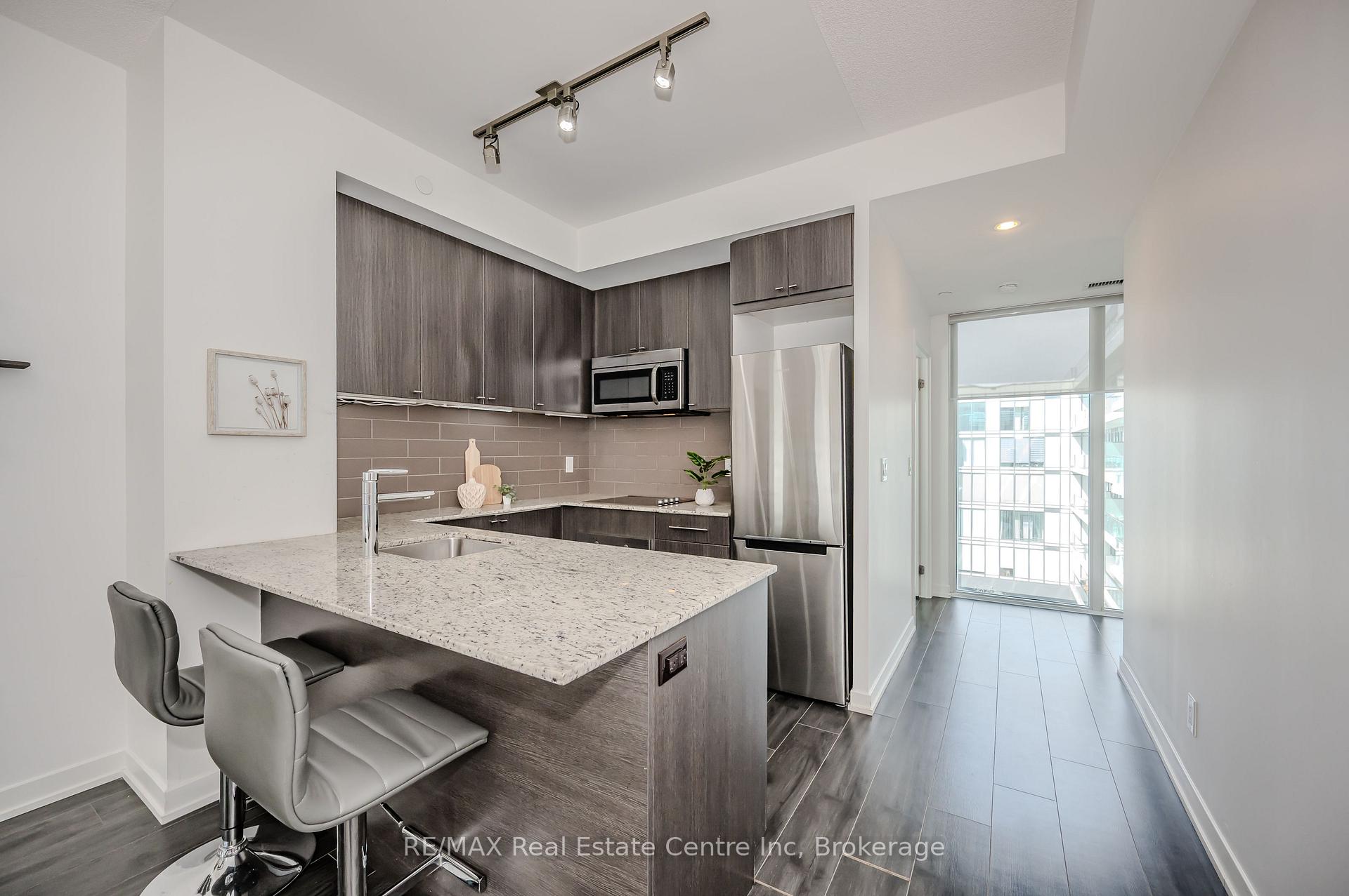2 Bedrooms Condo at 18 Rean, Toronto For sale