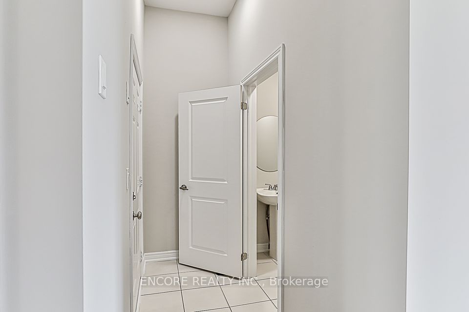 https://trreb-image.ampre.ca/-AGHeLhGZFMbTF9oGATVM2-kPiXekKQW8_WS6ry4HVI/rs:fit:960:960/wm:.5:so:0:50:.4/wmsh:10/wmt:PHNwYW4gZm9yZWdyb3VuZD0nd2hpdGUnIGZvbnQ9JzY4Jz5FTkNPUkUgUkVBTFRZIElOQy4sIEJyb2tlcmFnZTwvc3Bhbj4/L3RycmViL2xpc3RpbmdzLzQxLzAyLzkxLzMyL3AvMmEwYjZiZDgtZmE1OS00YThkLWI0NDItYjQxNGI4Y2MwMzMwLmpwZw.jpg