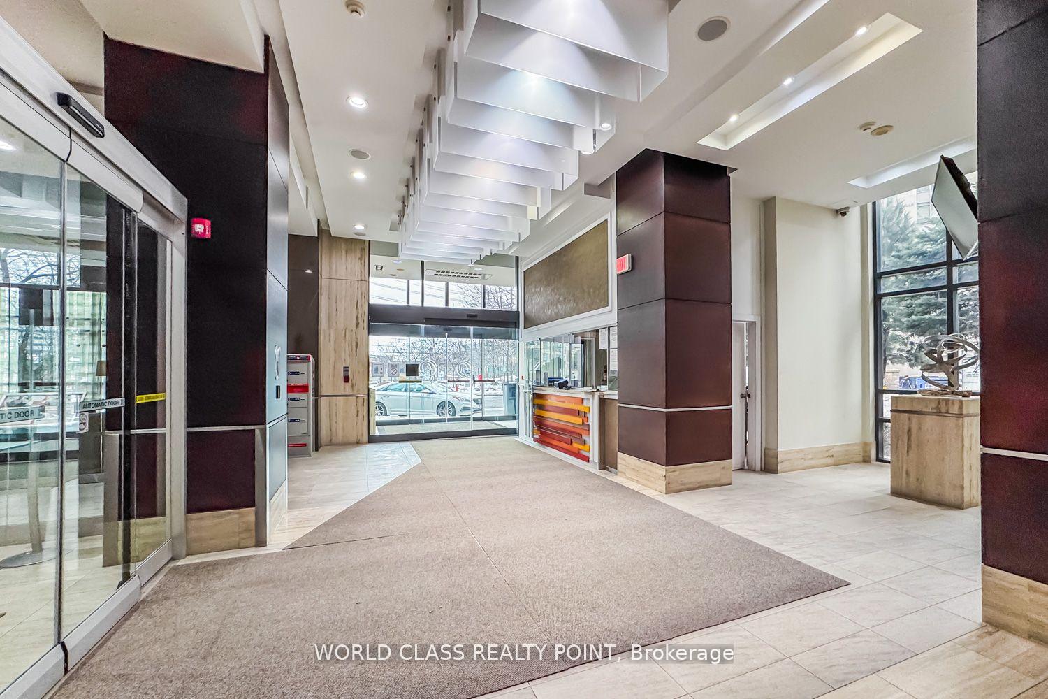 2 Bedrooms Condo at 330 Burnhamthorpe, Mississauga For sale