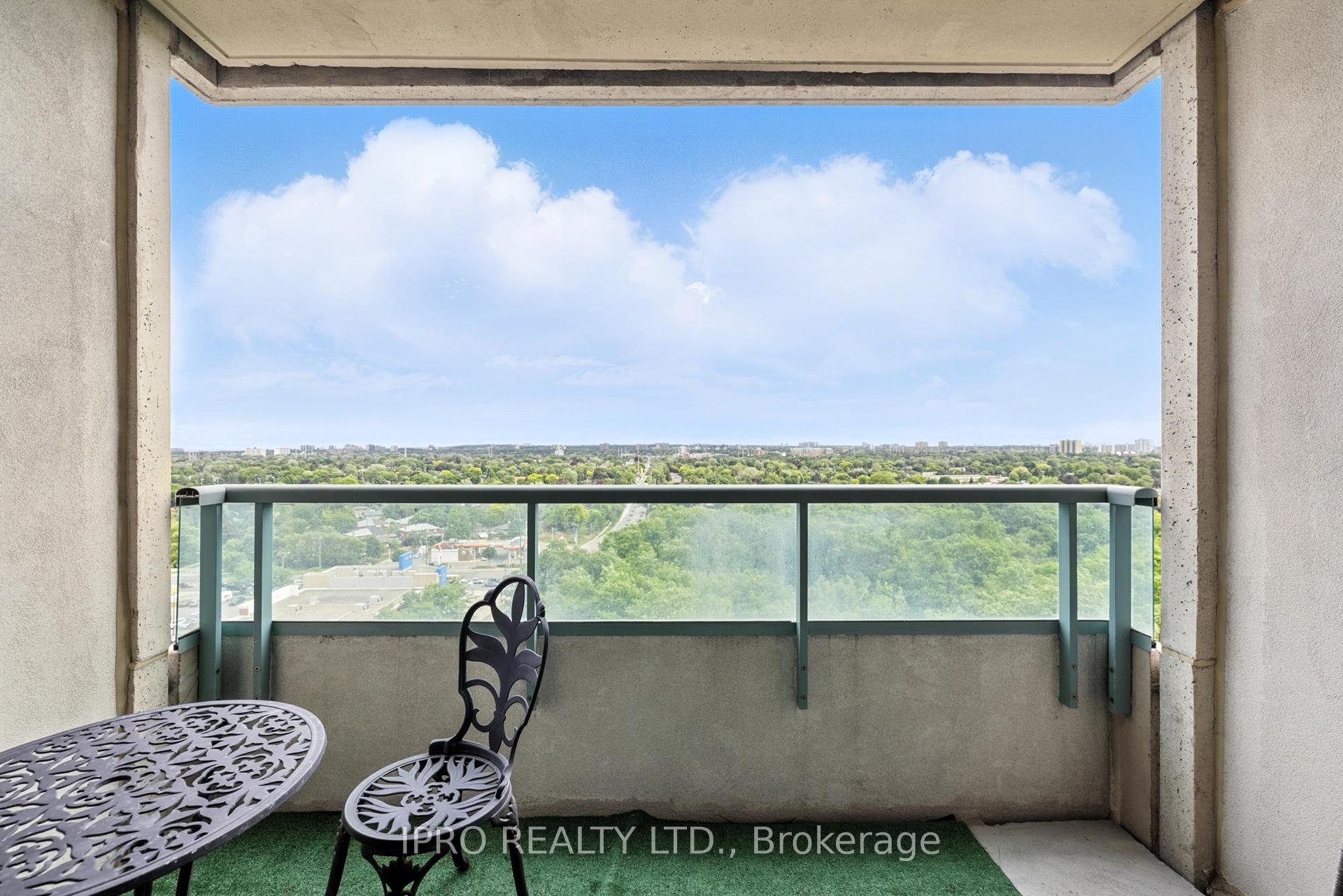 3 Bedrooms Condo at 61 Town Centre, Toronto For sale