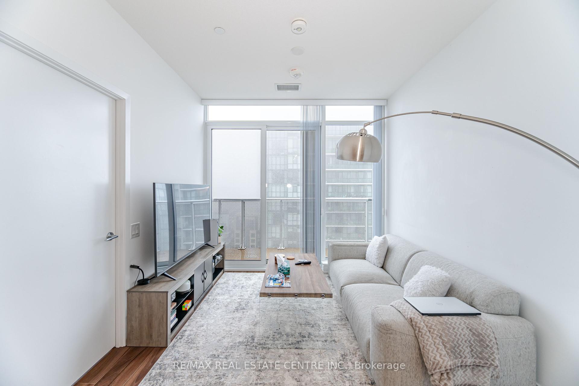 2 Bedrooms Condo at 4065 Confederation, Mississauga For sale