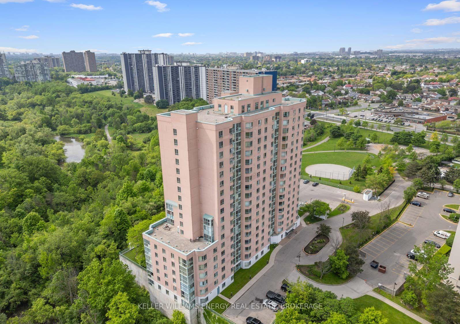 2 Bedrooms Condo at 41 Markbrook,  Toronto For sale