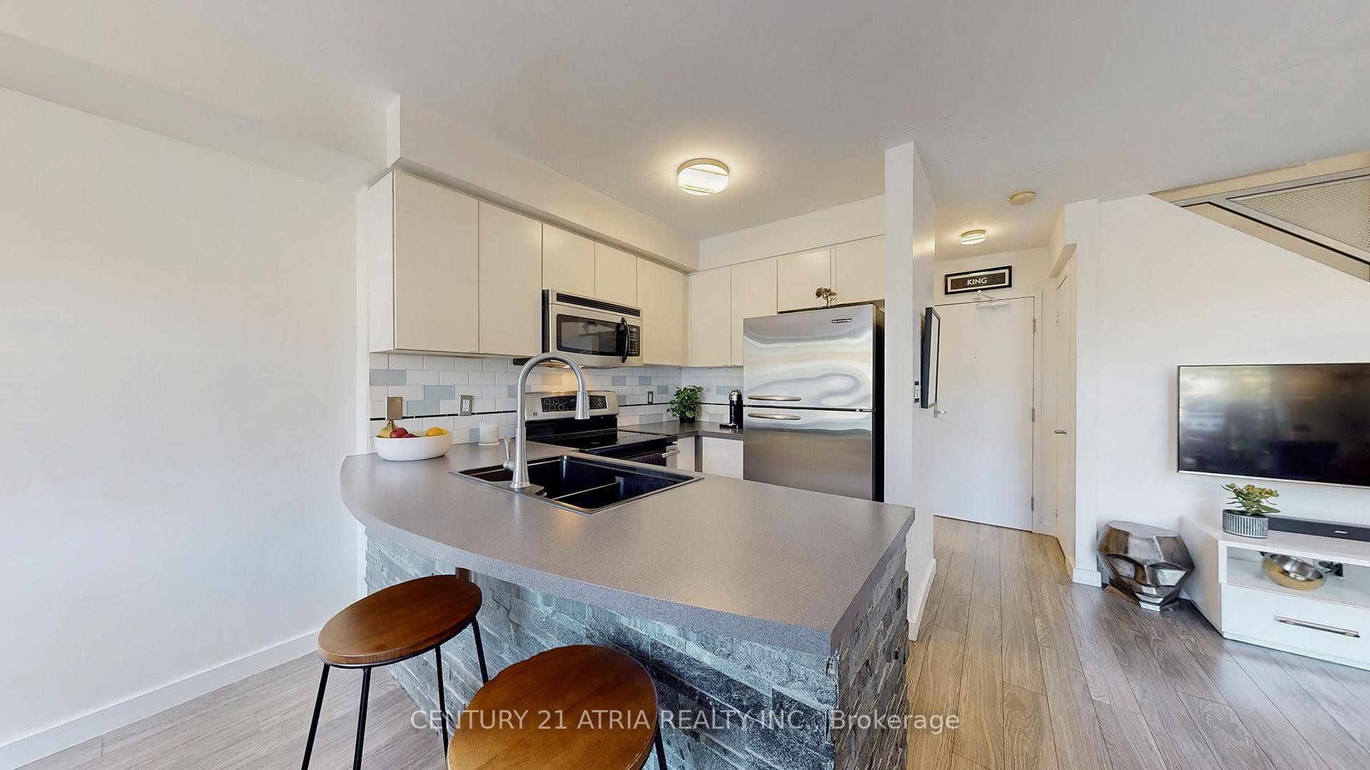 2 Bedrooms Condo at 800 King, Toronto For sale
