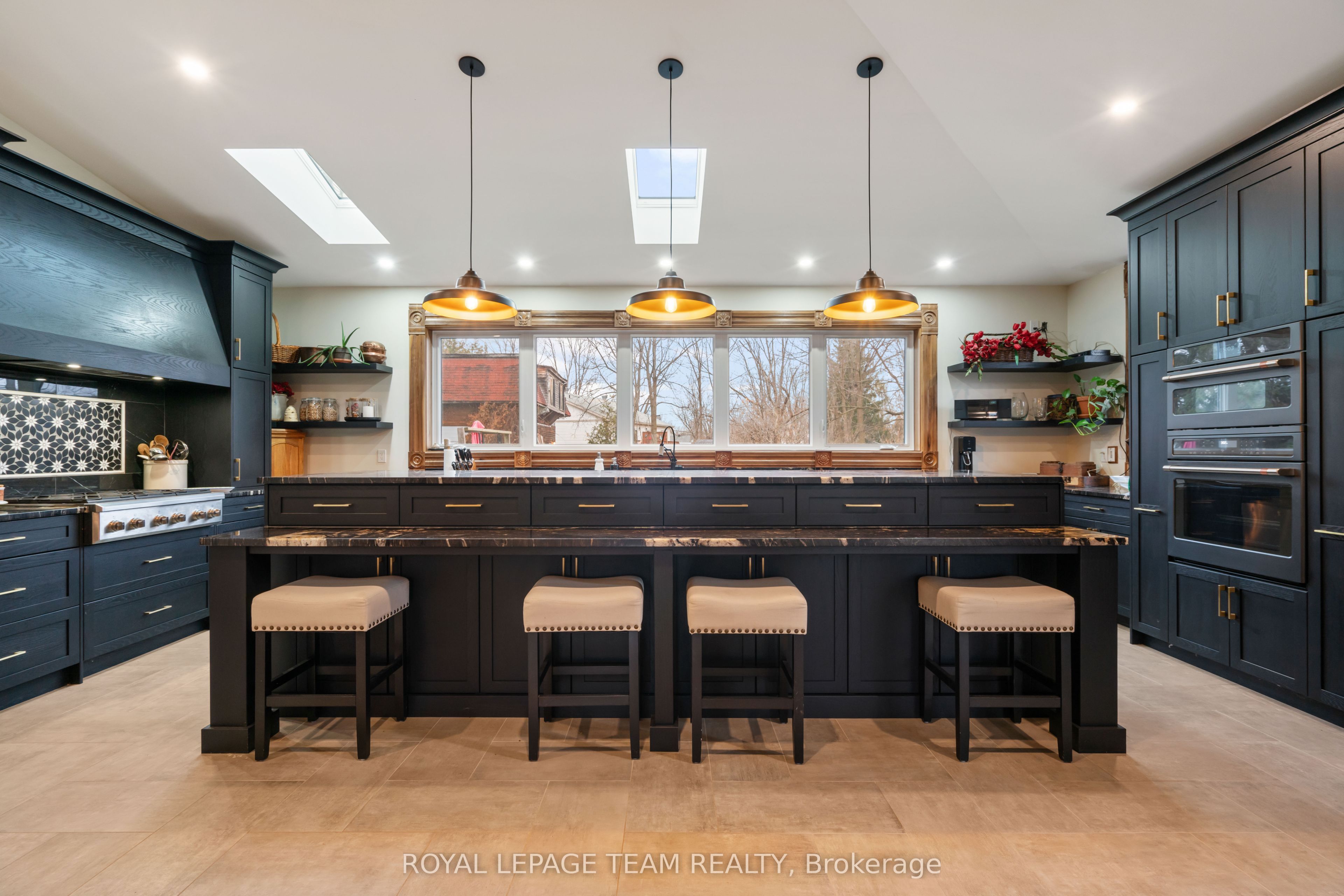 77 Queen Street W