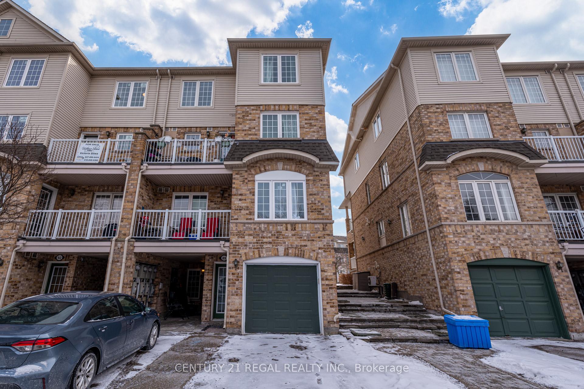 3 Bedrooms Condo at 42 Pinery,  Toronto For sale