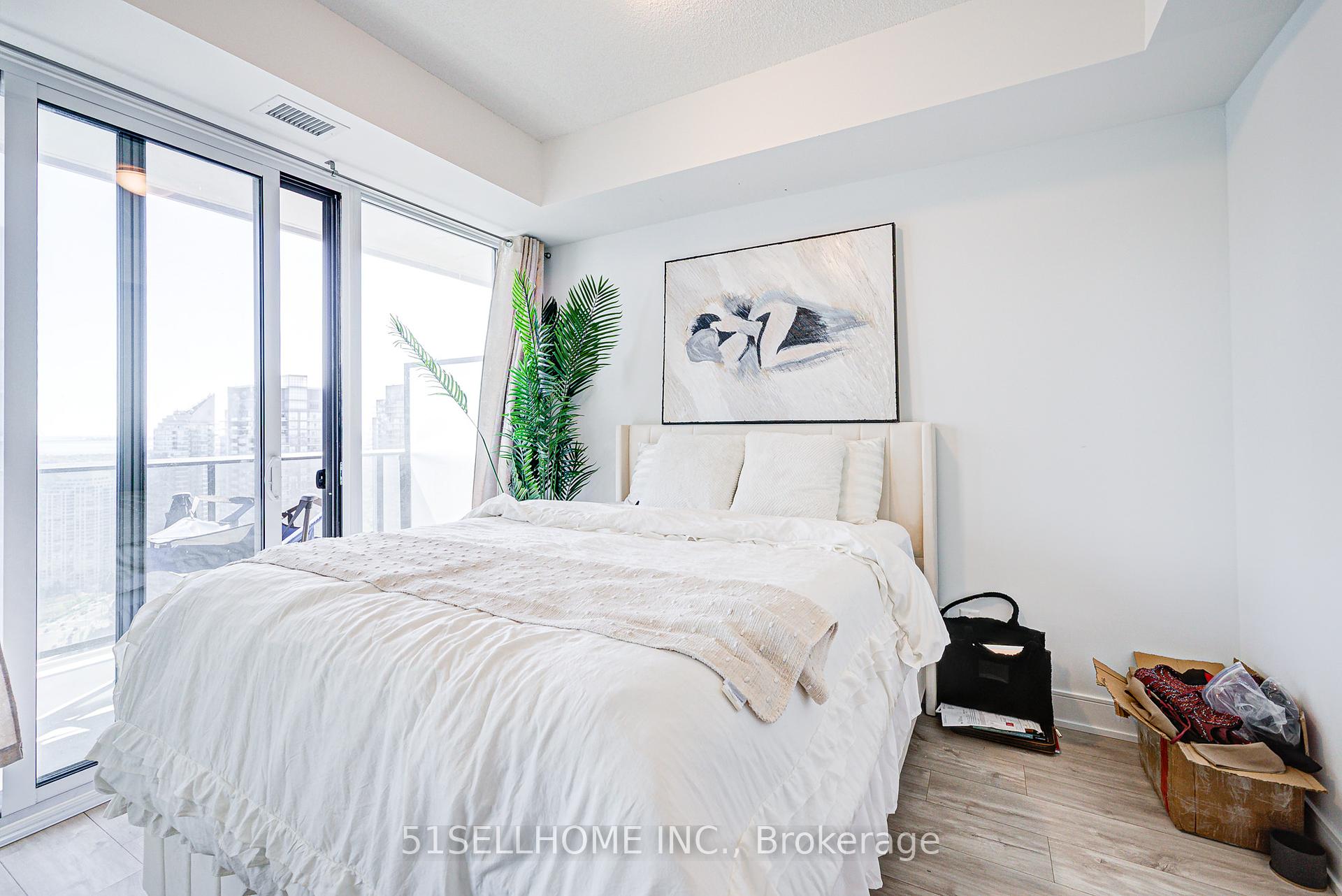 2 Bedrooms Condo at 70 Annie Craig, Toronto For sale
