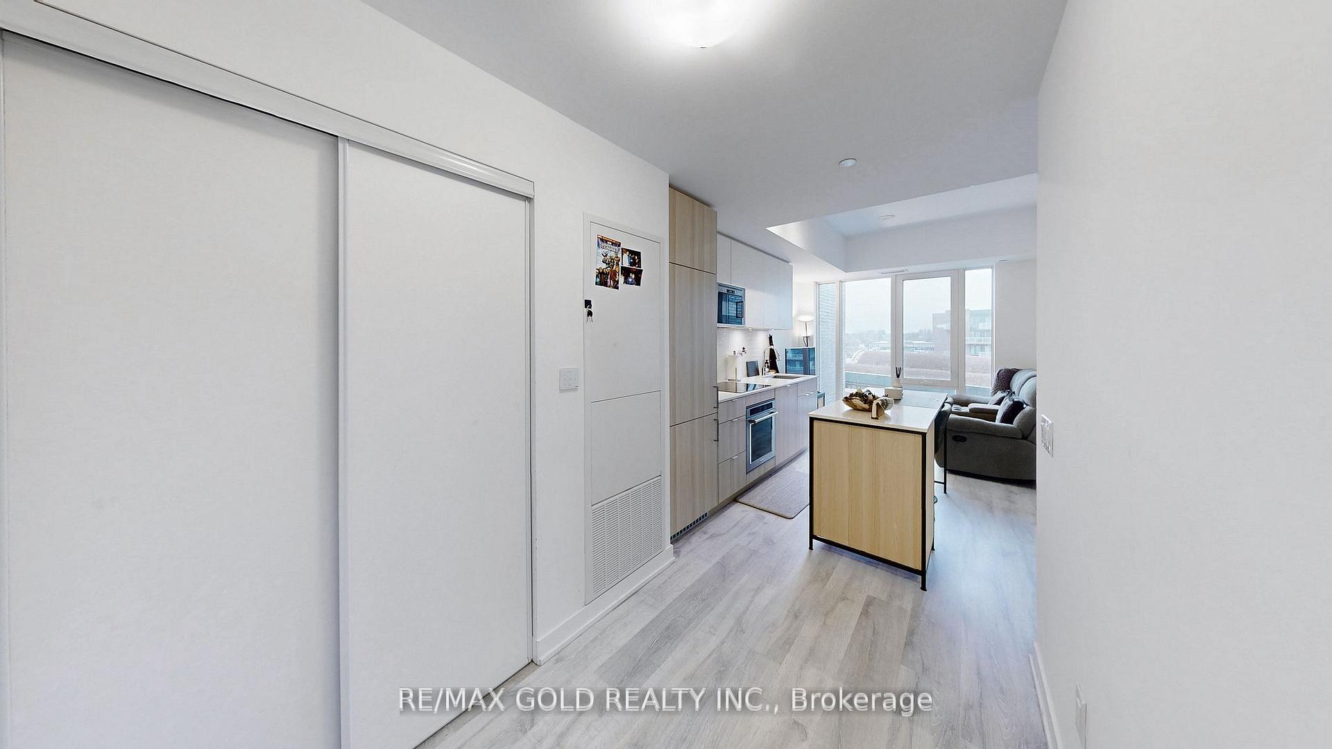 1 Bedroom Condo at 200 Missinnihe, Mississauga For sale