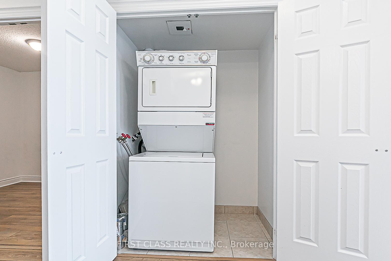 2 Bedrooms Condo at 15 Greenview,  Toronto For sale