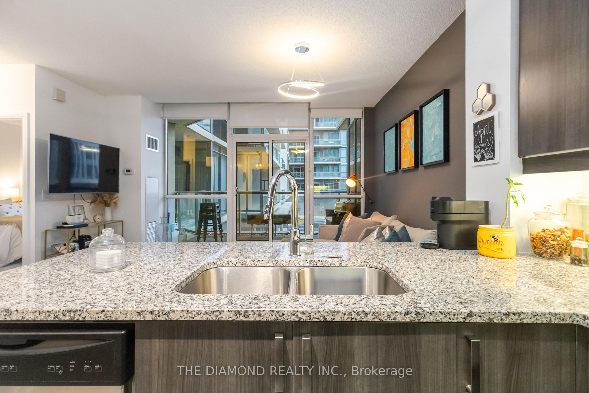 2 Bedrooms Condo at 1185 The Queensway, Toronto For sale