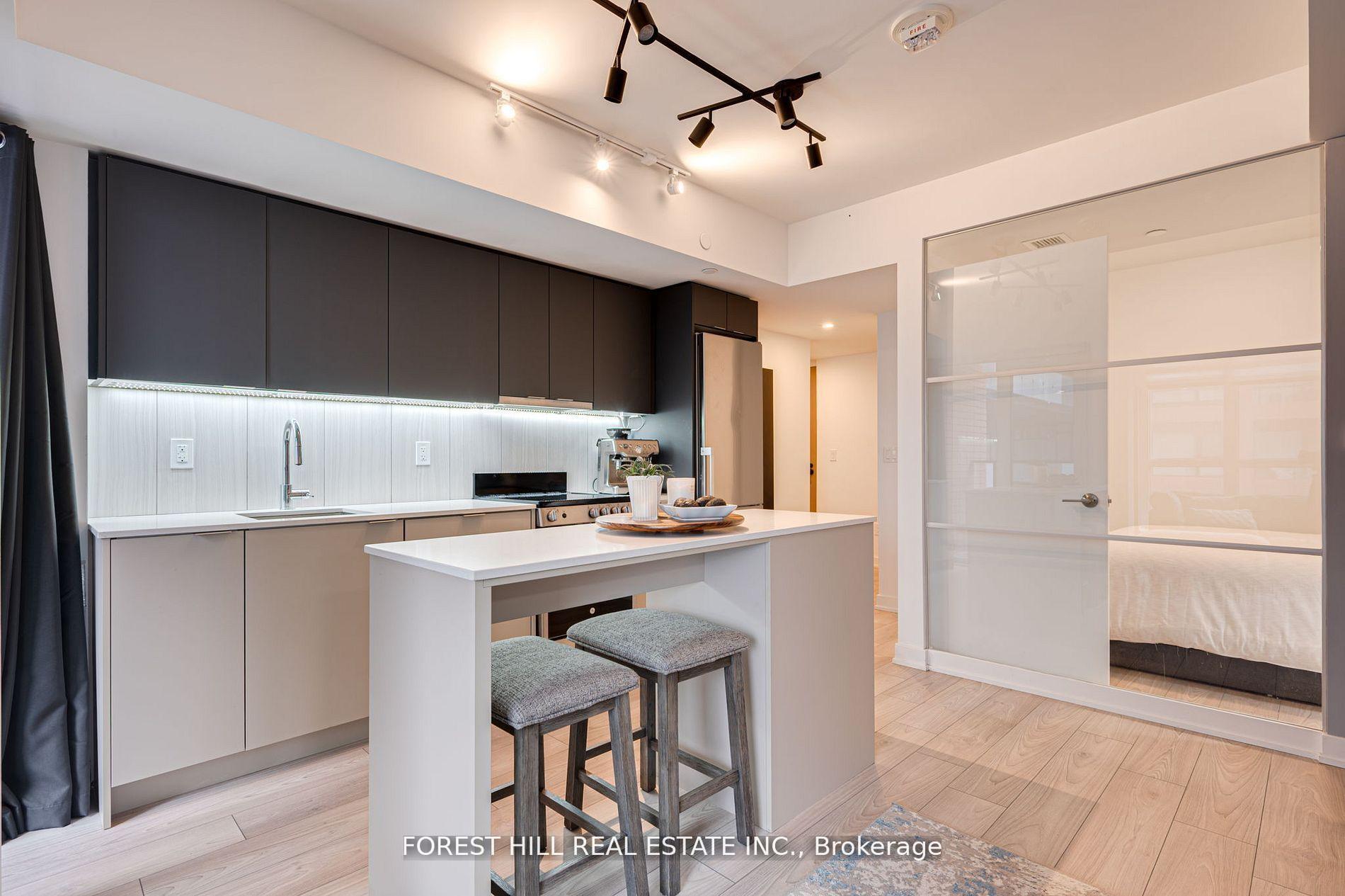 2 Bedrooms Condo at 8 Tippett, Toronto For sale