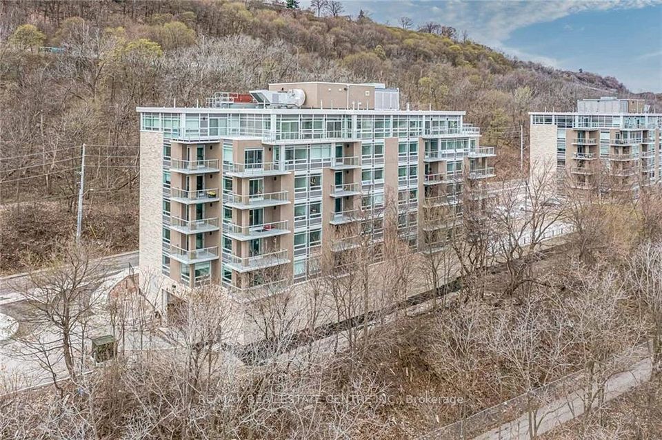 #302 - 479 Charlton Avenue, Hamilton, ON L8N 0B4