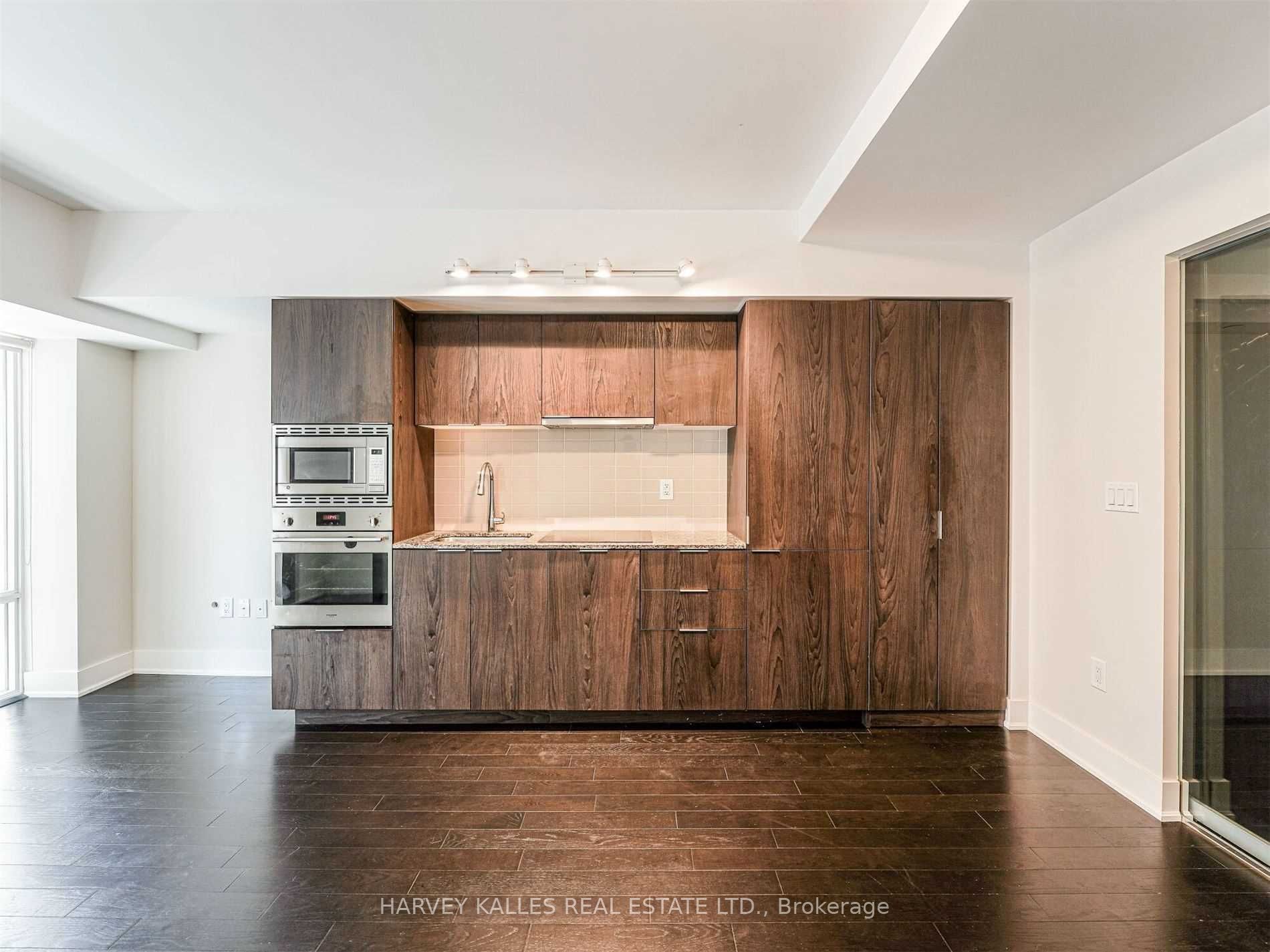 955 Bay Street 622