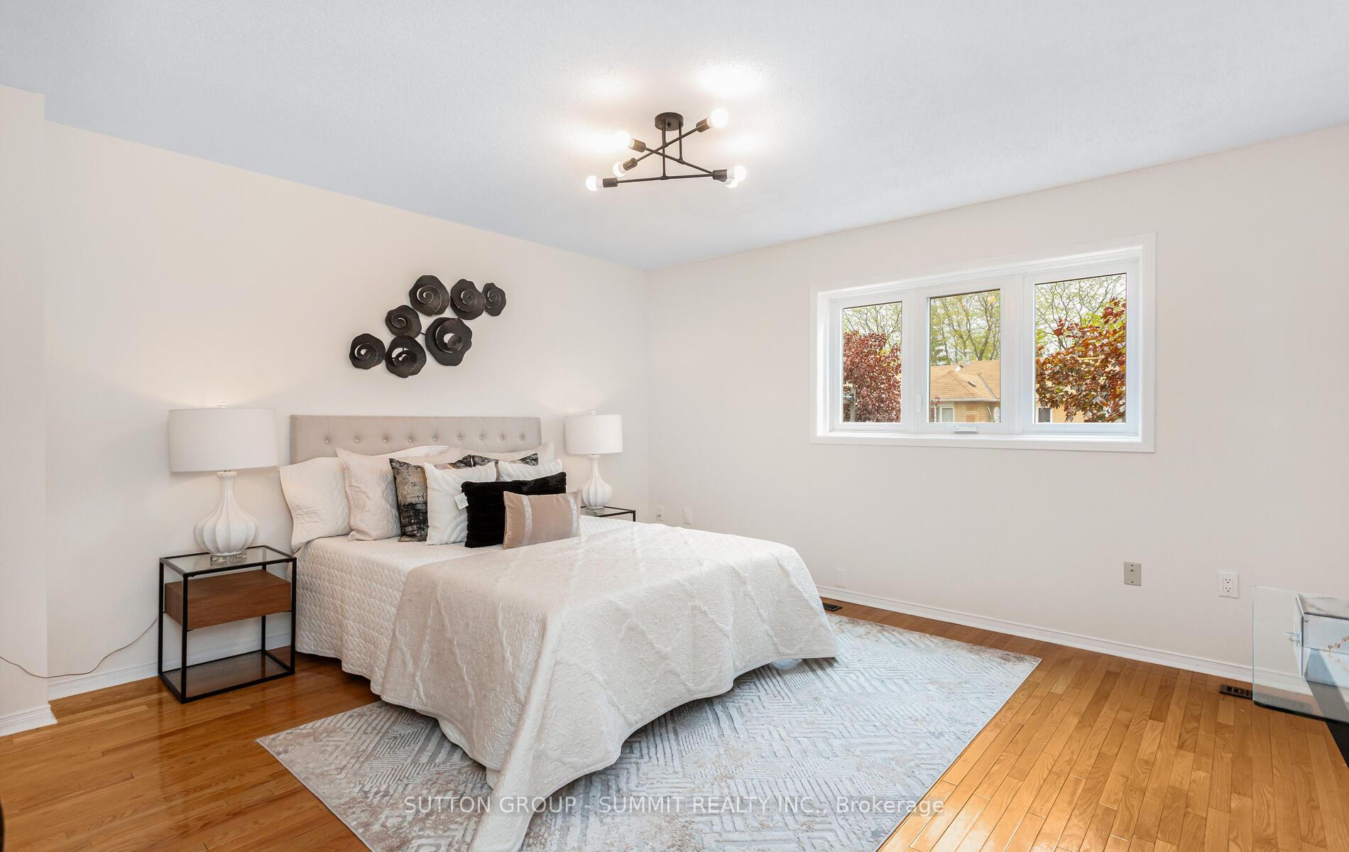 3 Bedrooms Condo at 550 Steddick, Mississauga For sale