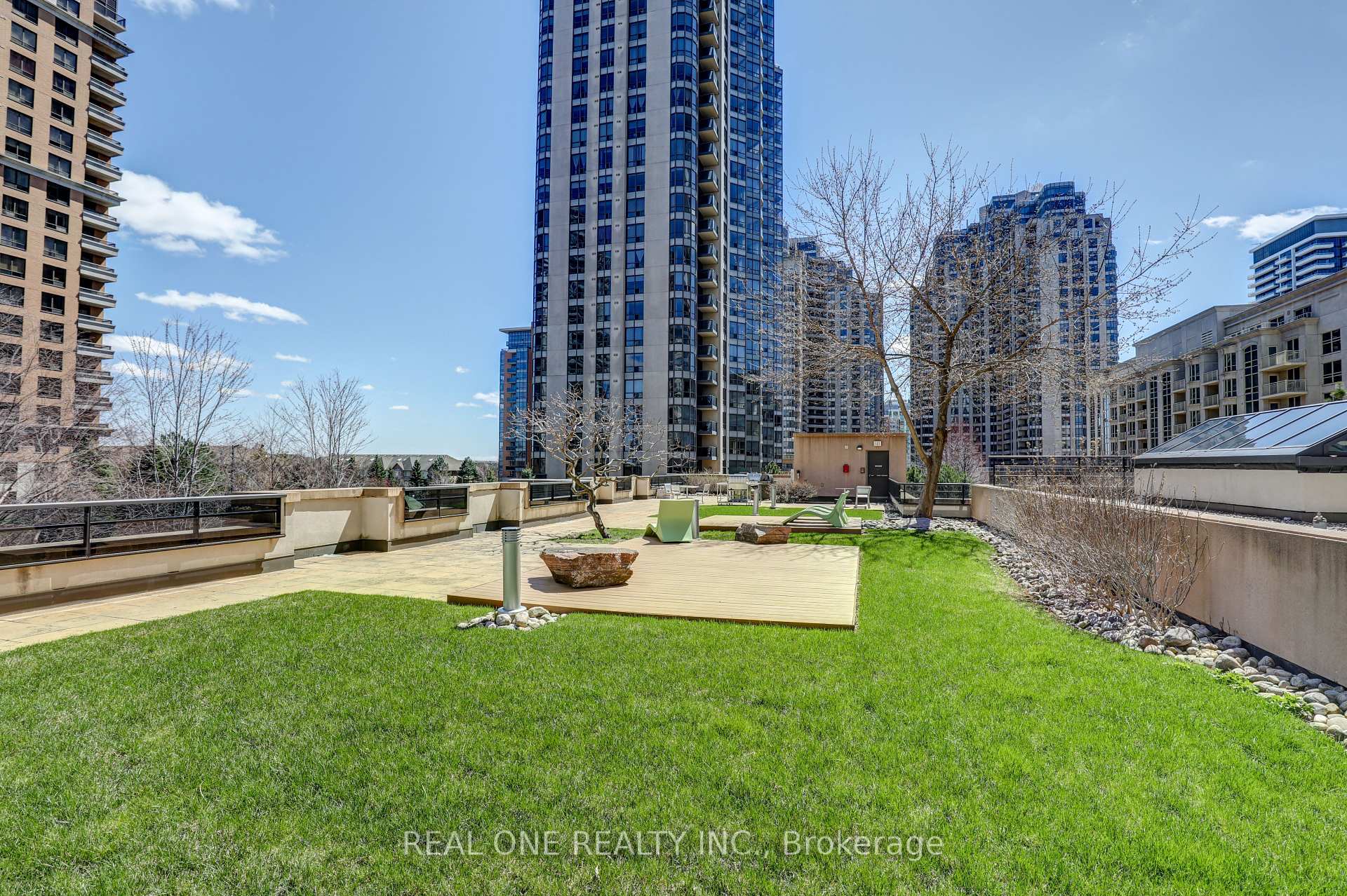 2 Bedrooms Condo at 500 Doris, Toronto For sale