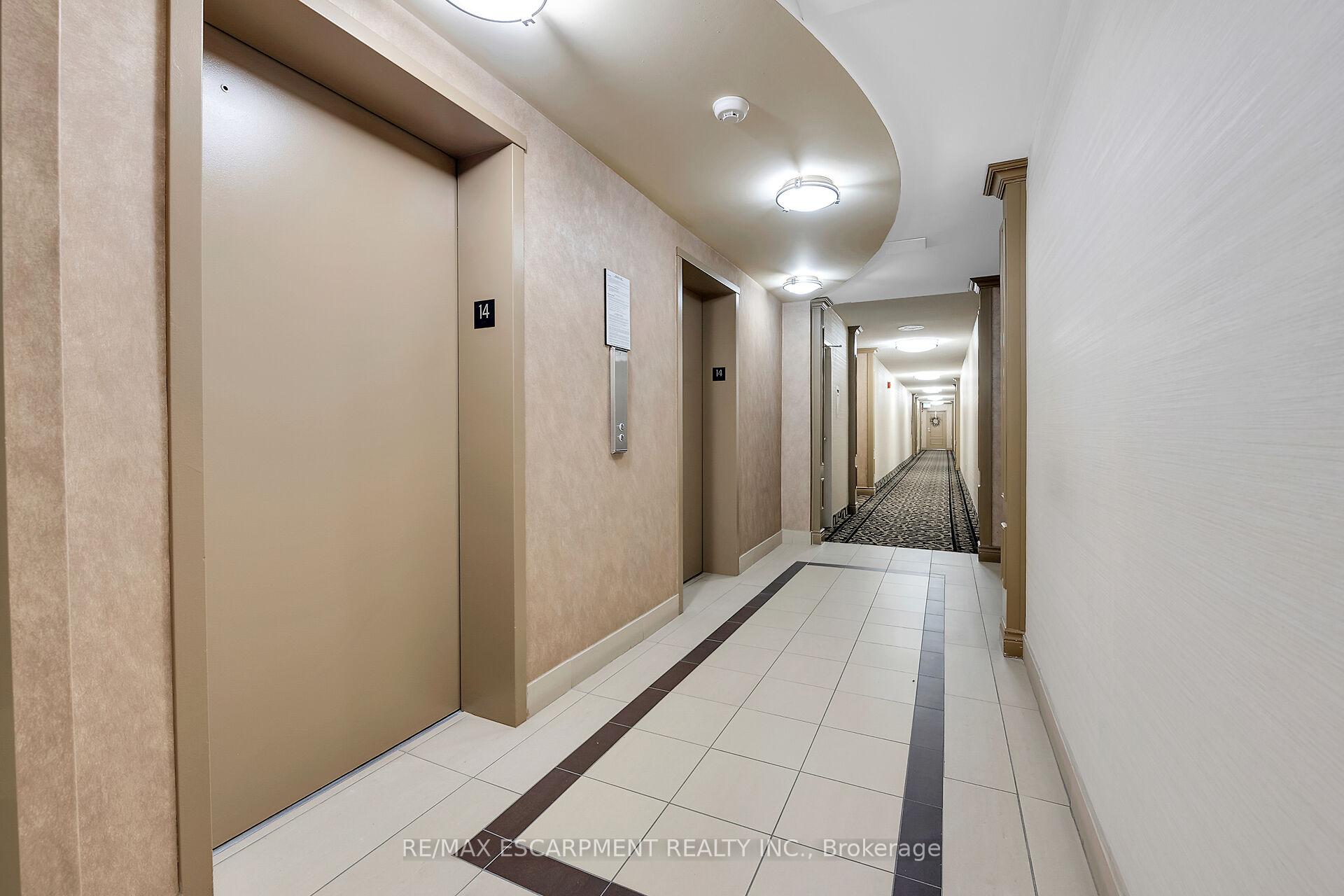 3 Bedrooms Condo at 301 Frances, Hamilton For sale