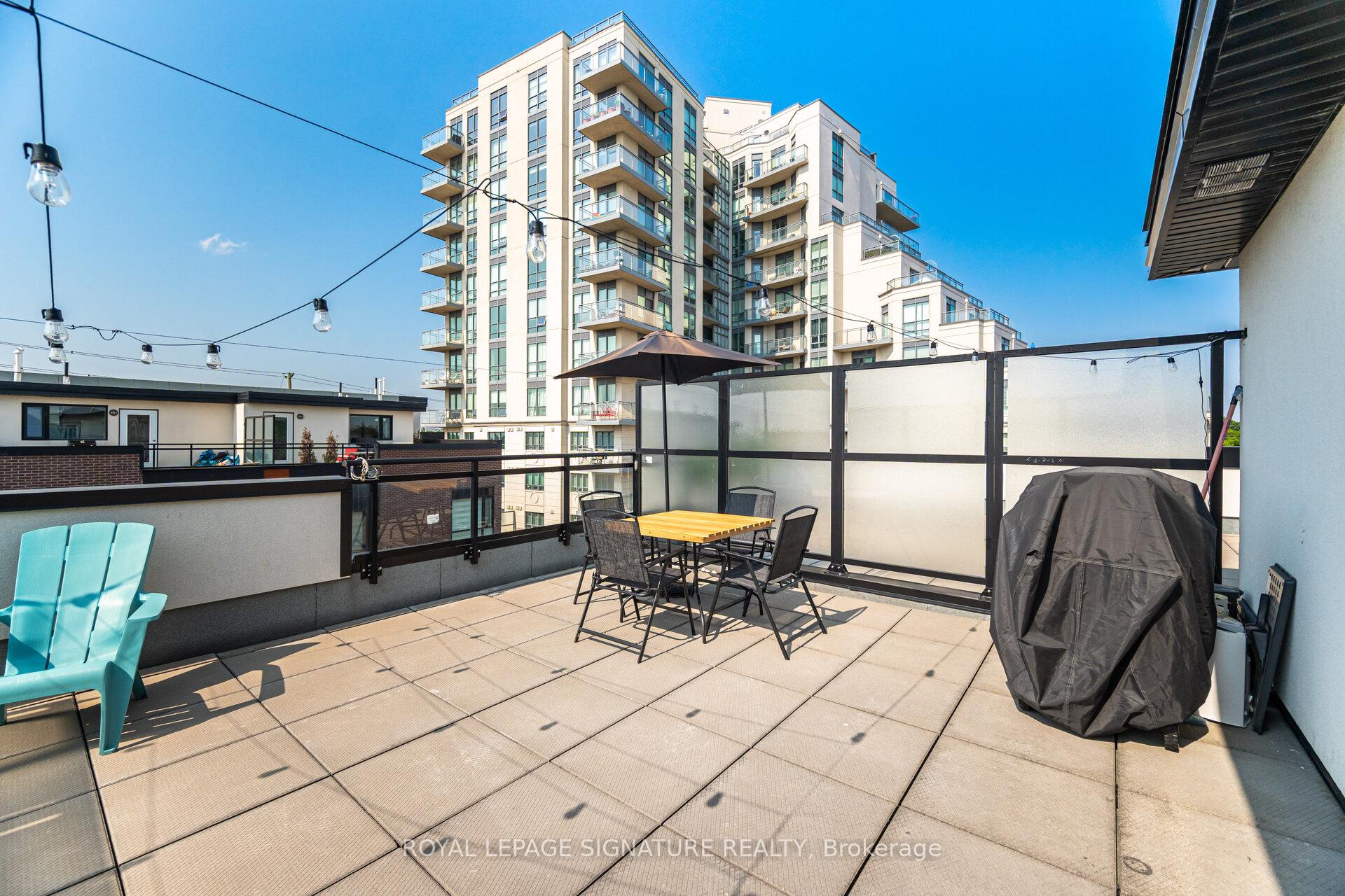 2 Bedrooms Condo at 5289 Highway 7, Vaughan For sale