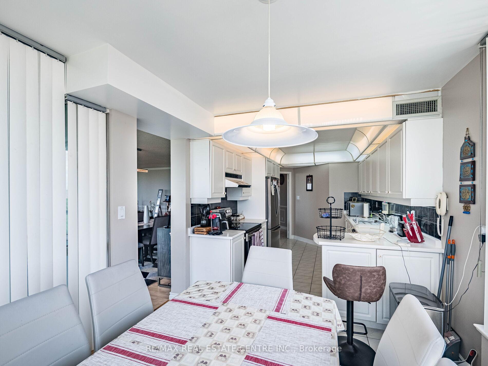 3 Bedrooms Condo at 168 Bonis, Toronto For sale