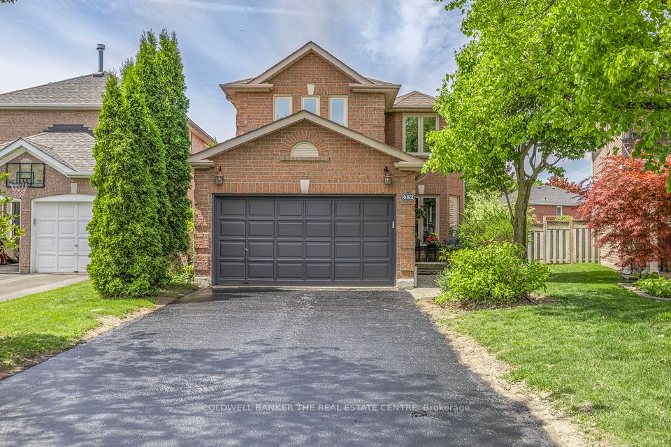 452 Flanagan Court, Newmarket, ON L3X 2E9