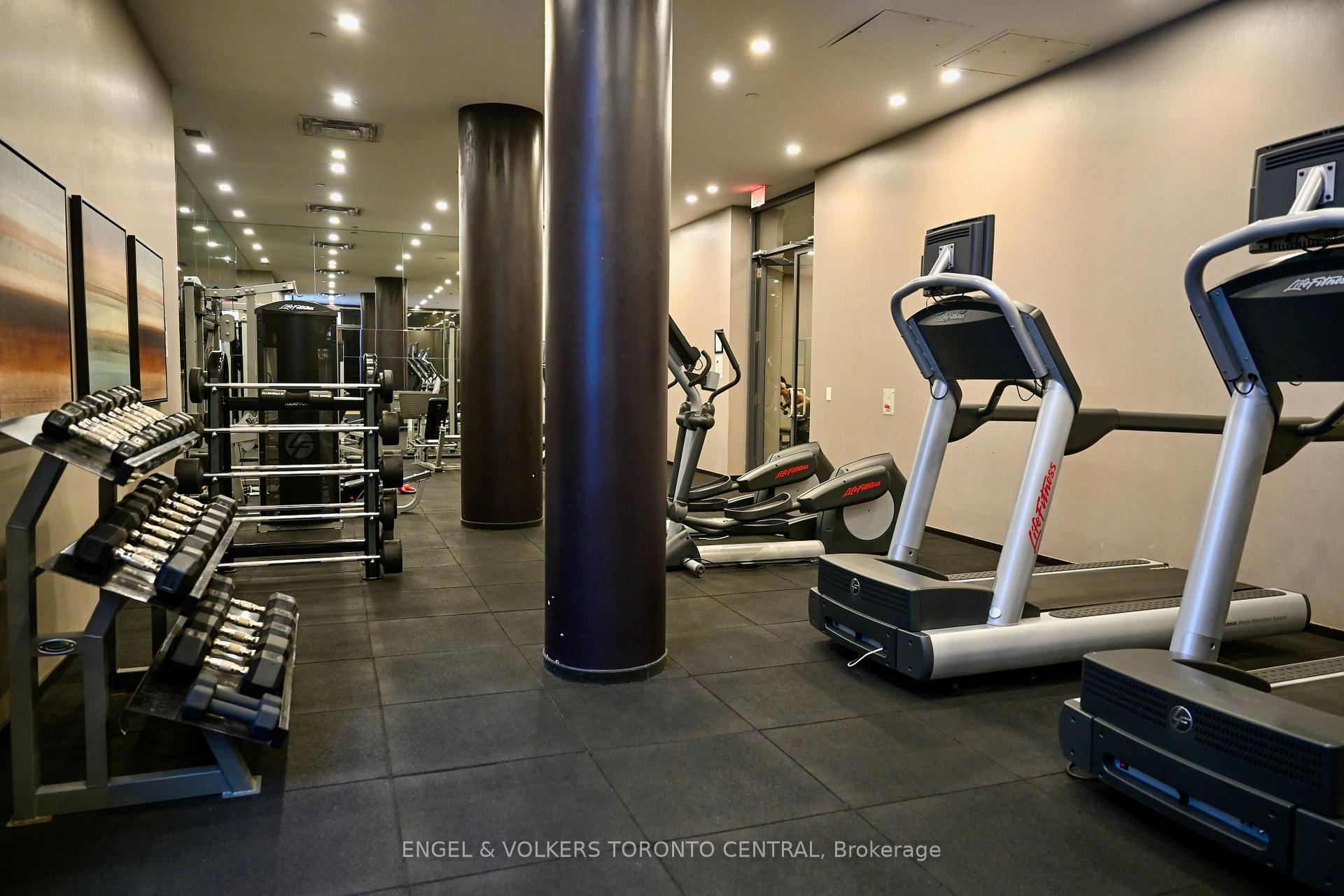 2 Bedrooms Condo at 770 Bay, Toronto For sale