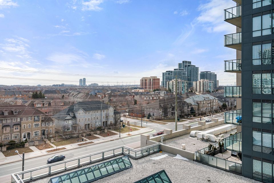 Yonge St SE View
