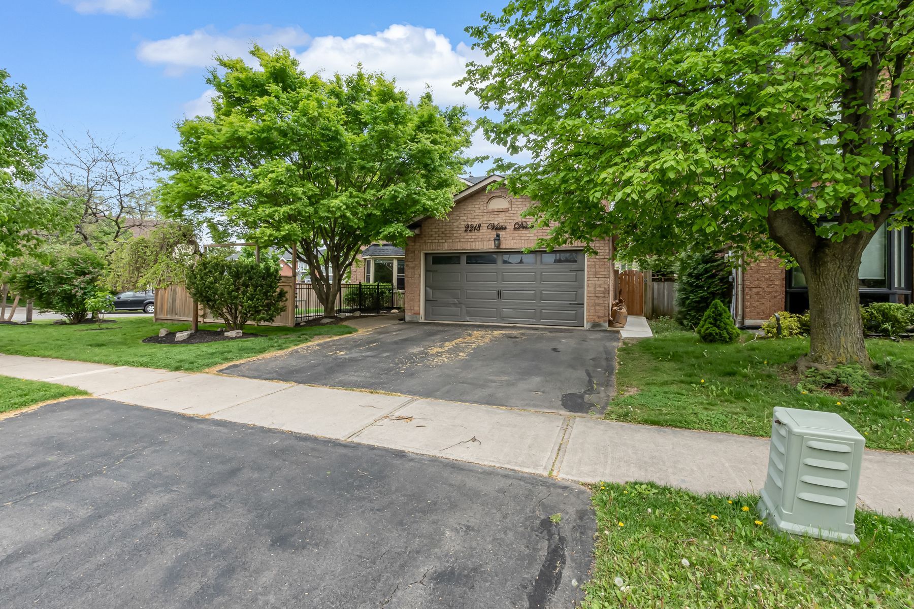 2218 Vista Drive Burlington Ontario L7M 3N5
