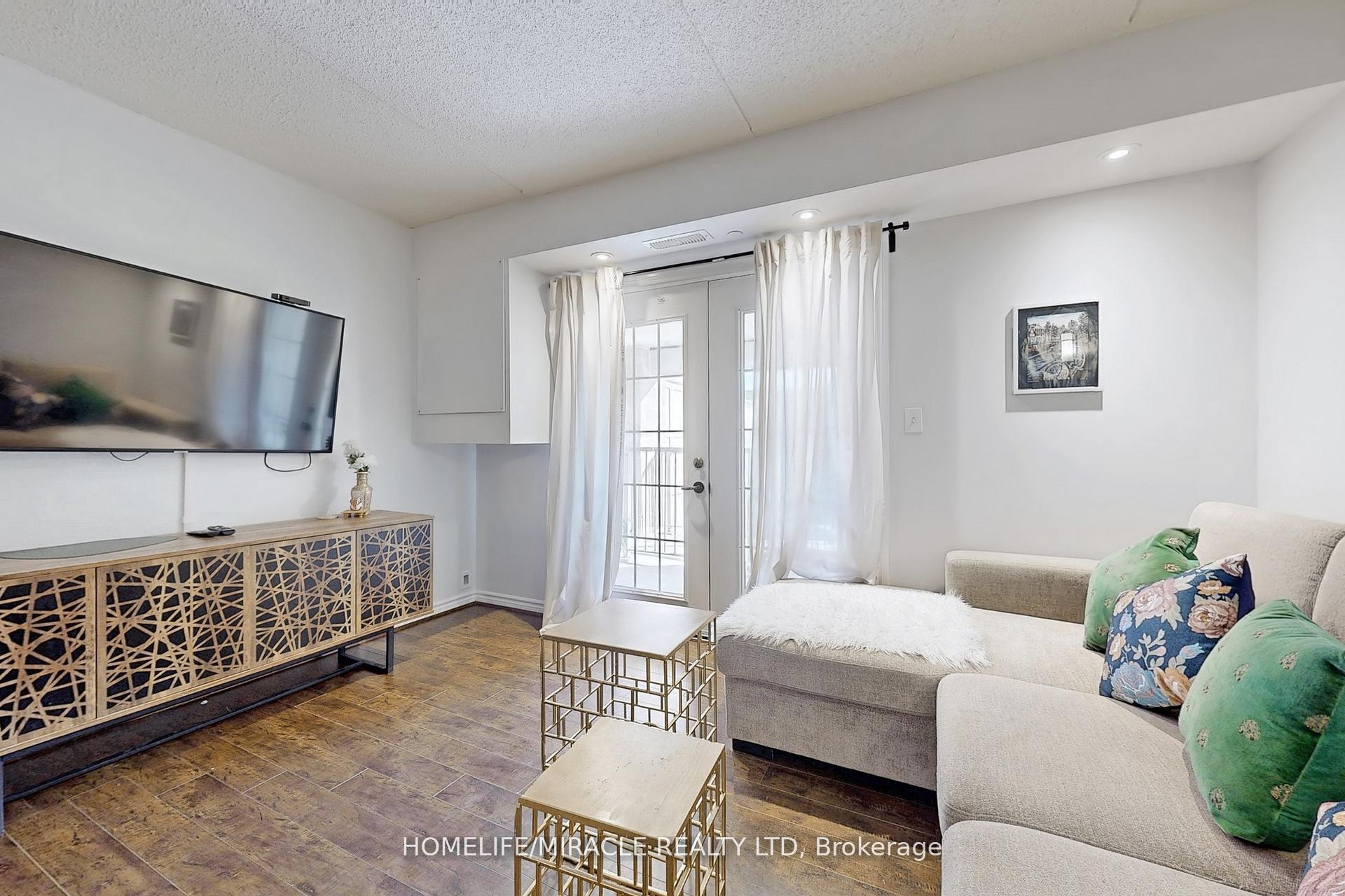 2 Bedrooms Condo at 1440 Bishops, Oakville For sale