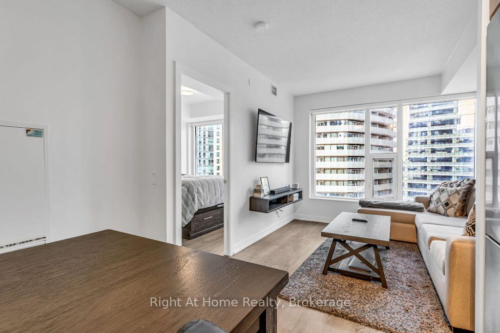 1 Bedroom Condo at 10 York,  Toronto For sale