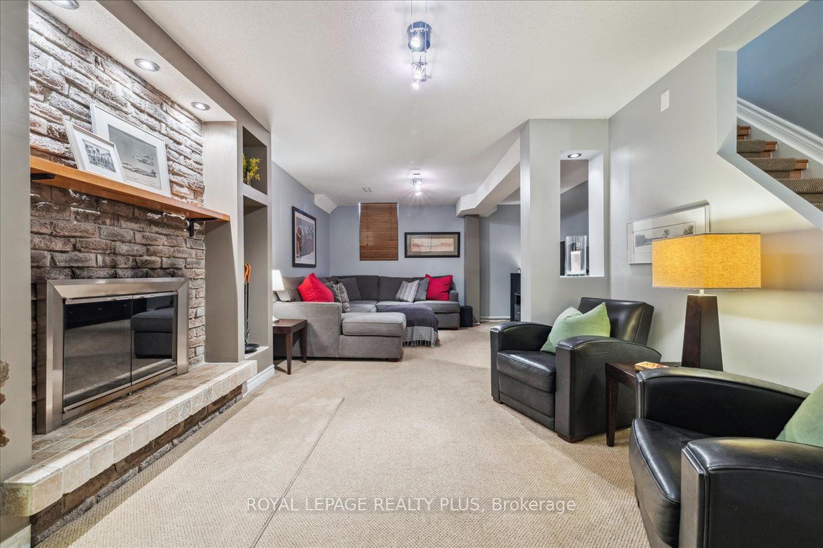 3413 Autumnleaf Crescent