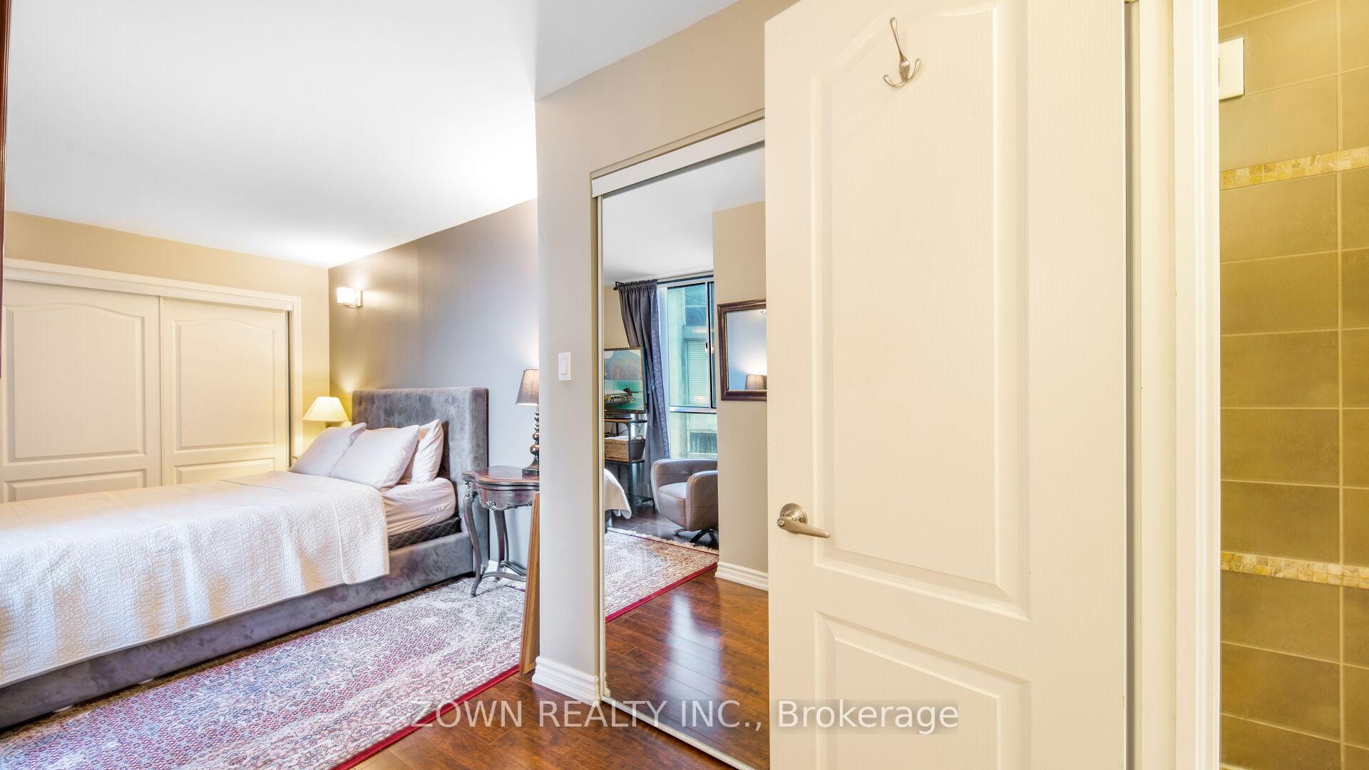 4 Bedrooms Condo at 10 Martha Eaton, Toronto For sale