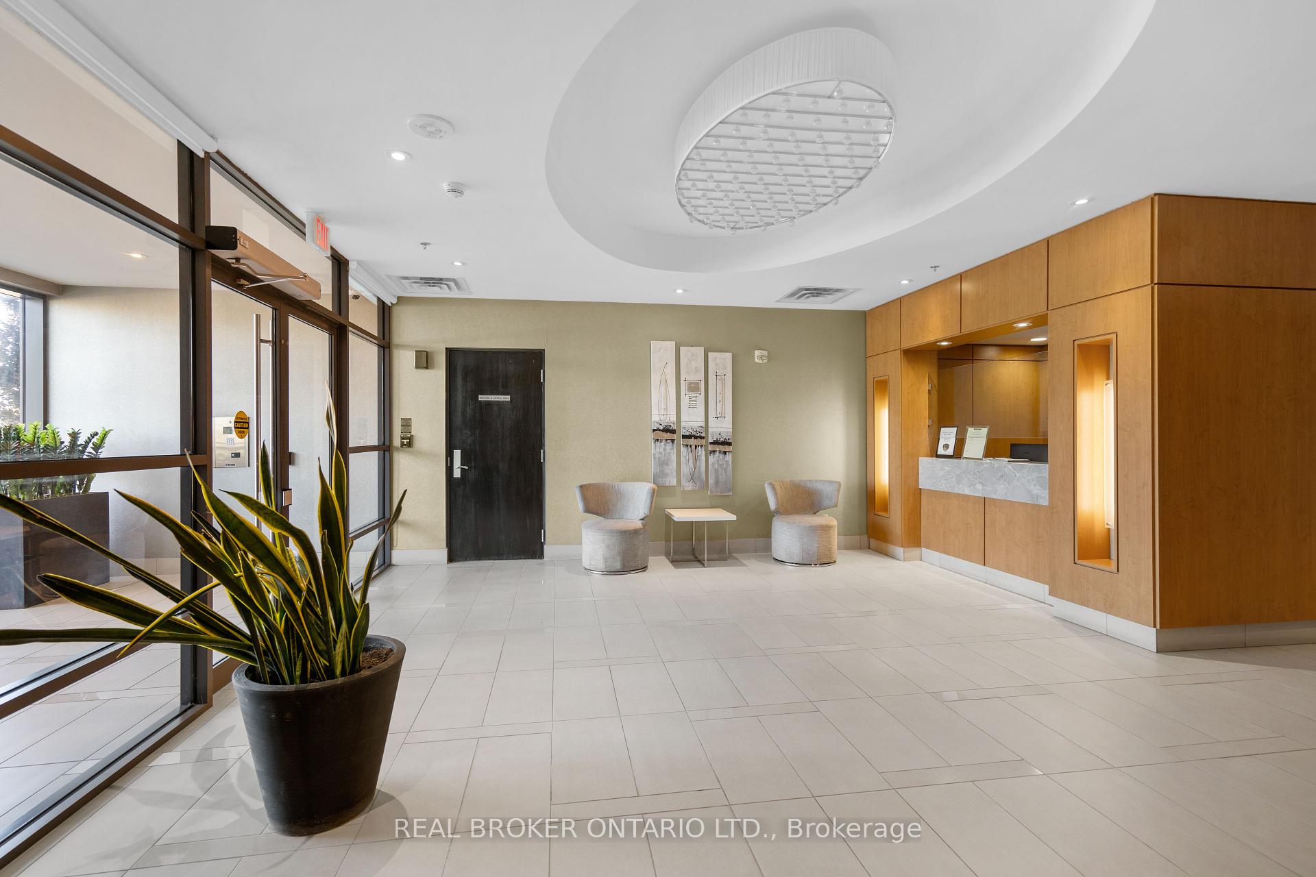 2 Bedrooms Condo at 840 Queen’s Plate, Toronto For sale