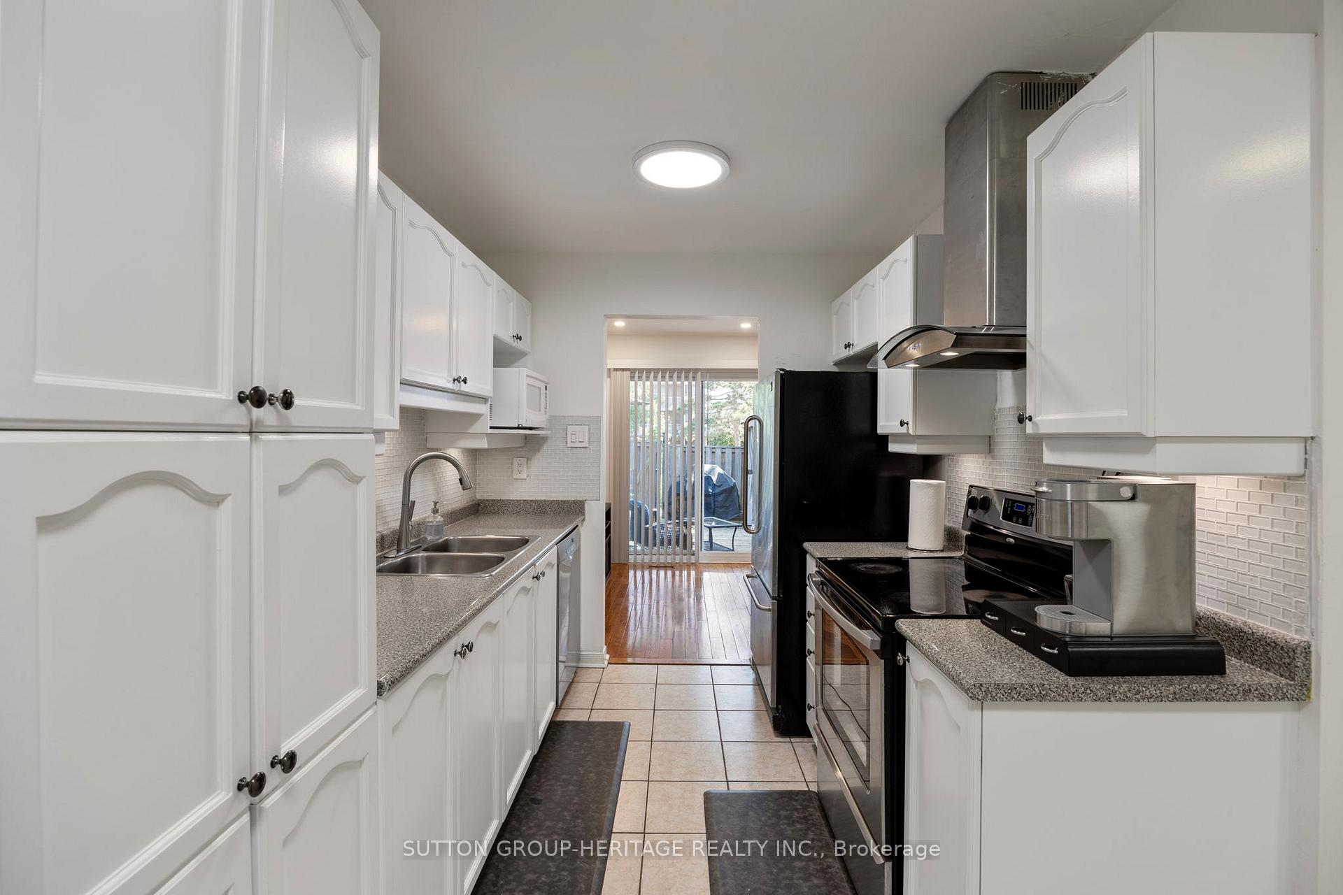 4 Bedrooms Condo at 40 Dundalk, Toronto For sale