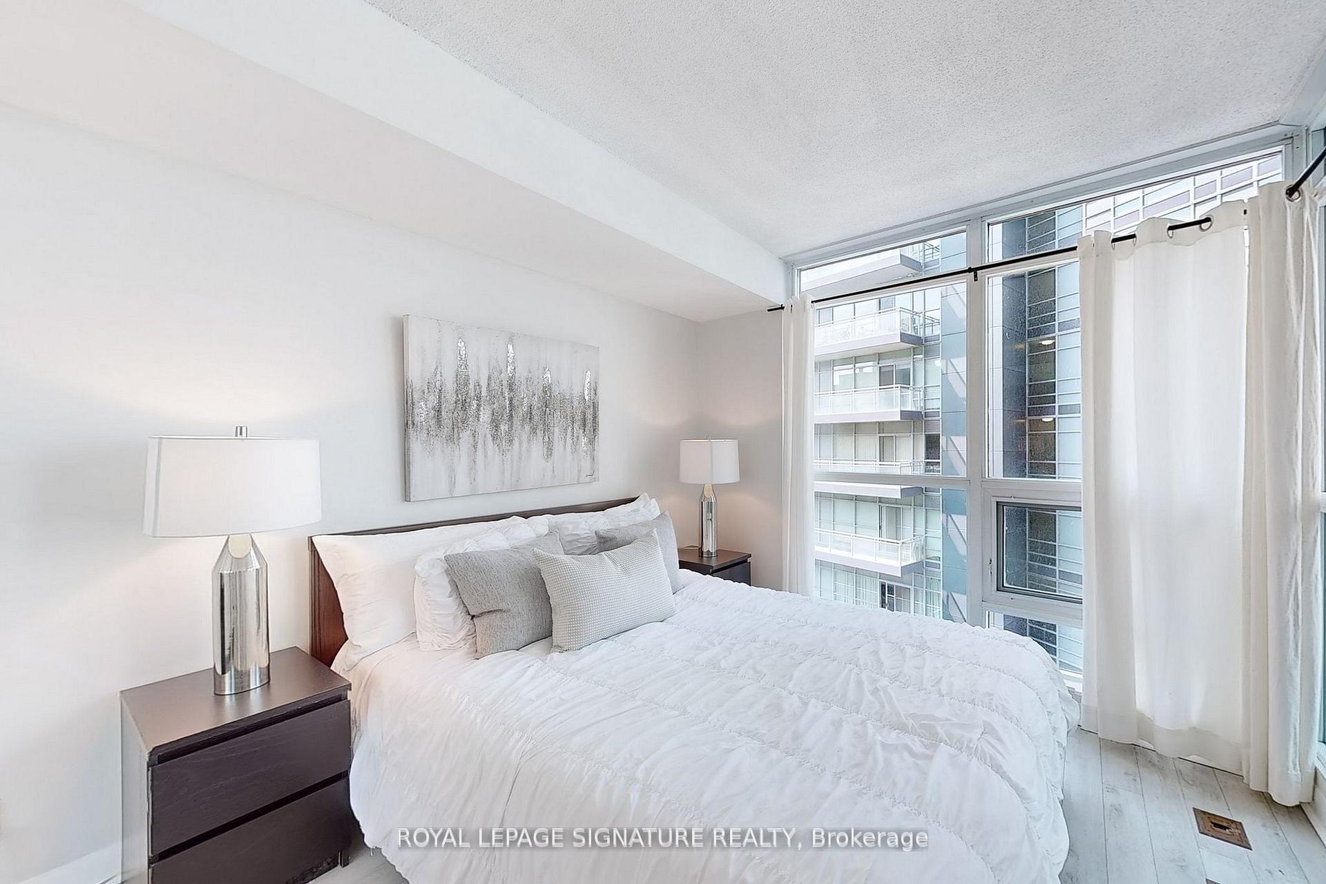 2 Bedrooms Condo at 600 Fleet, Toronto For sale