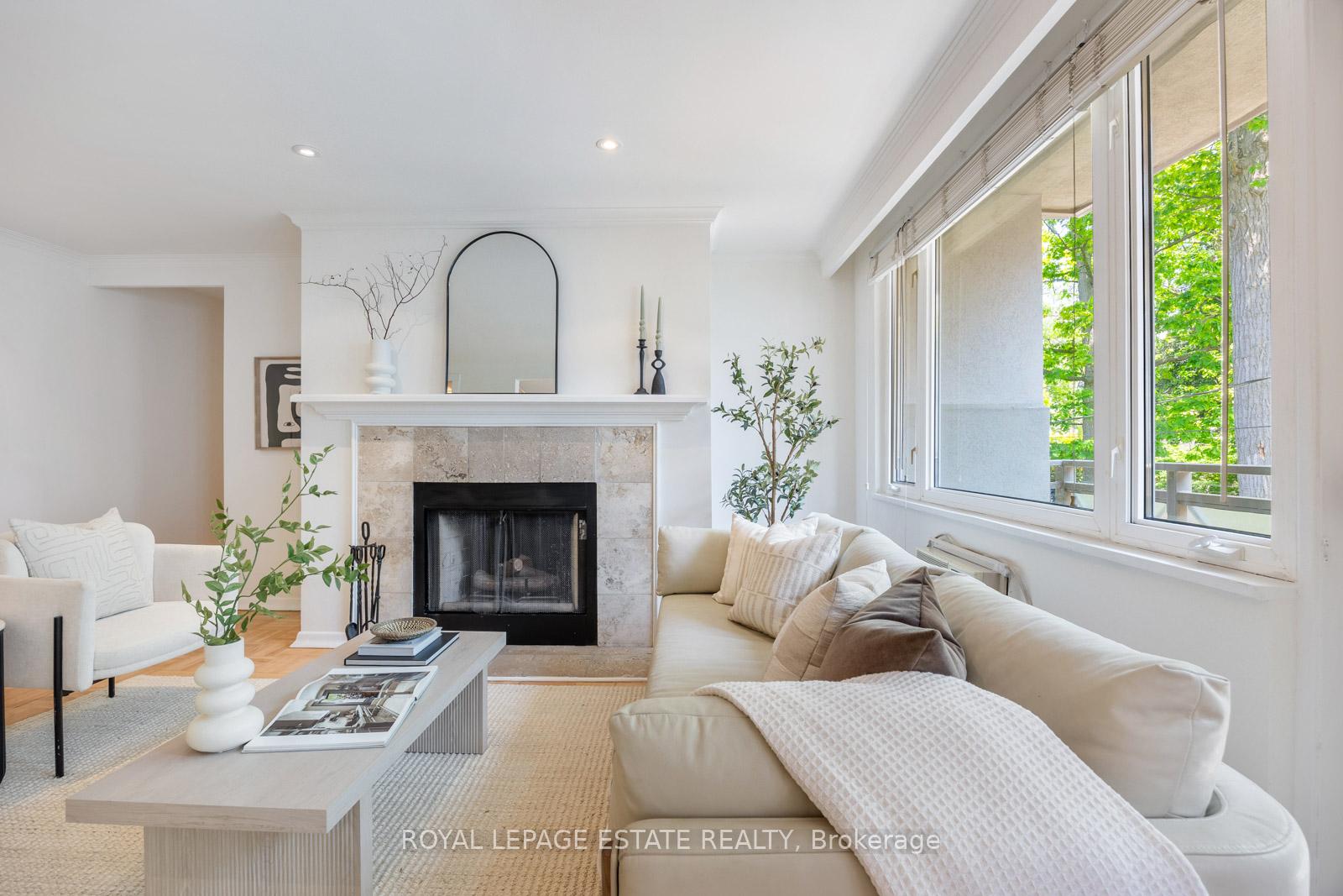 2 Bedrooms Co-op at 21 Benlamond, Toronto For sale